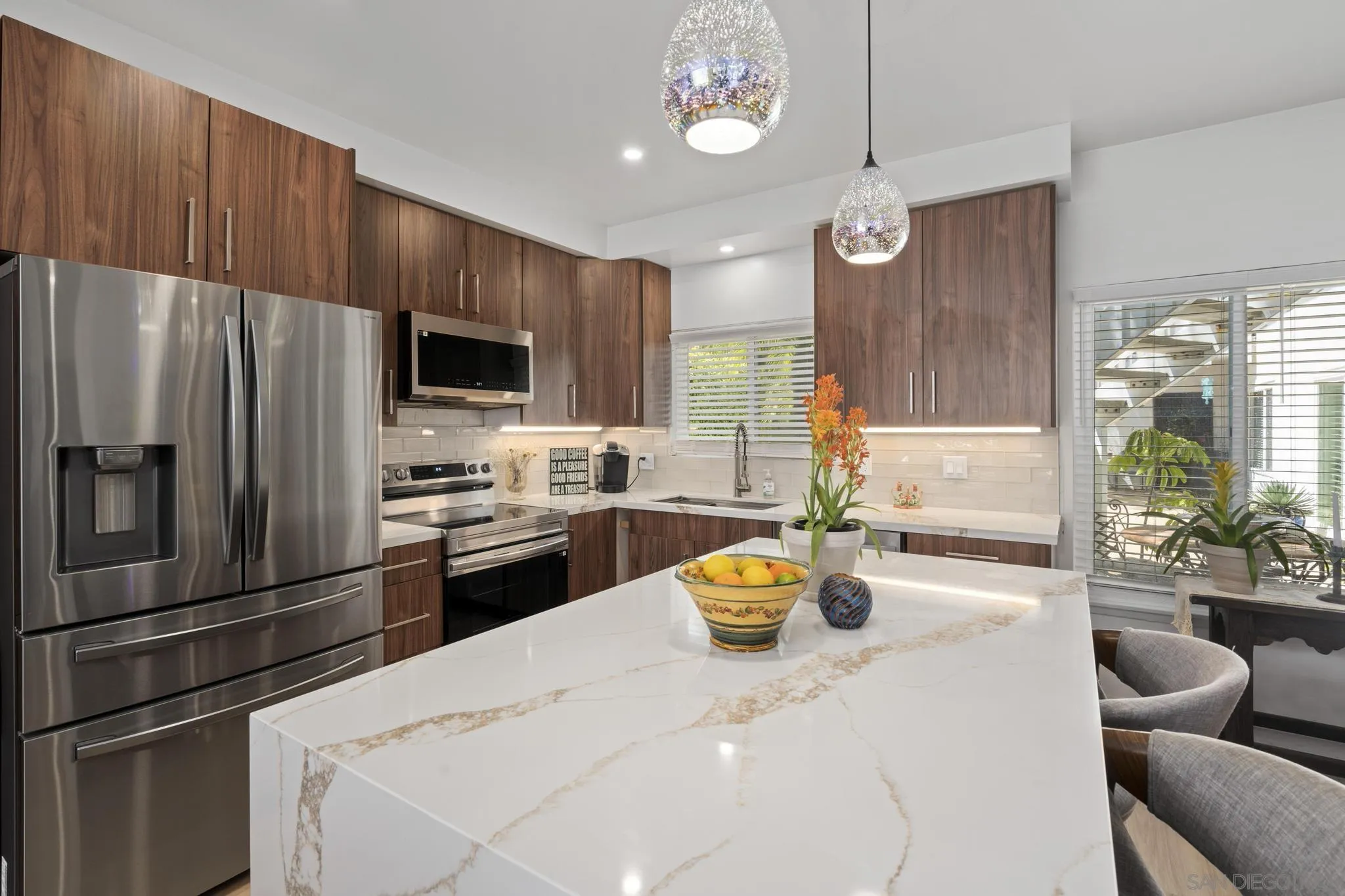 https://cdn.realtyfeed.com/cdn/127/250027174/88392ebff304080b7aebca6fdb5fcbf6.webp
