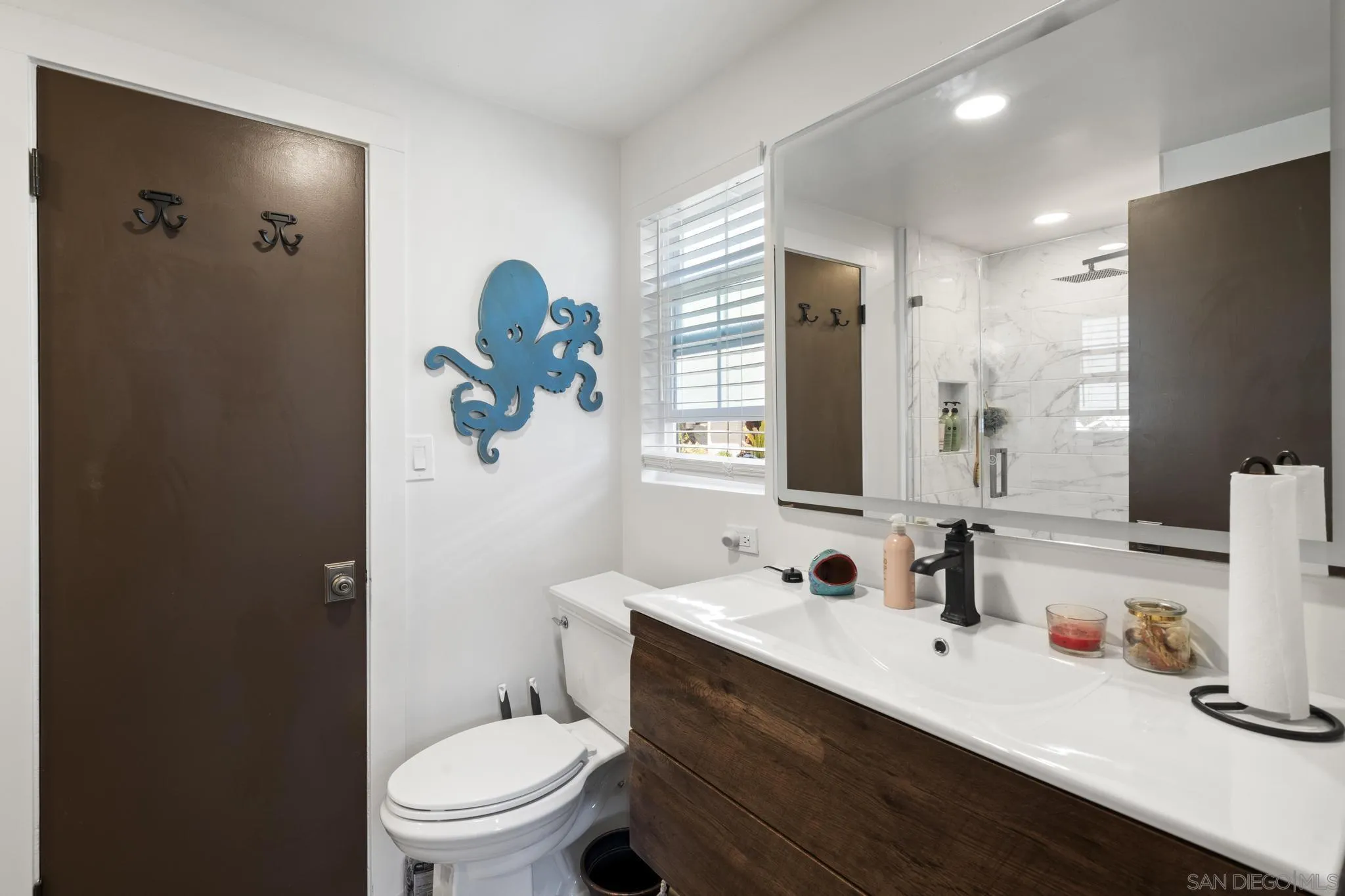 https://cdn.realtyfeed.com/cdn/127/250027174/c40d6f2162d2aa23312da281f7f08dc6.webp