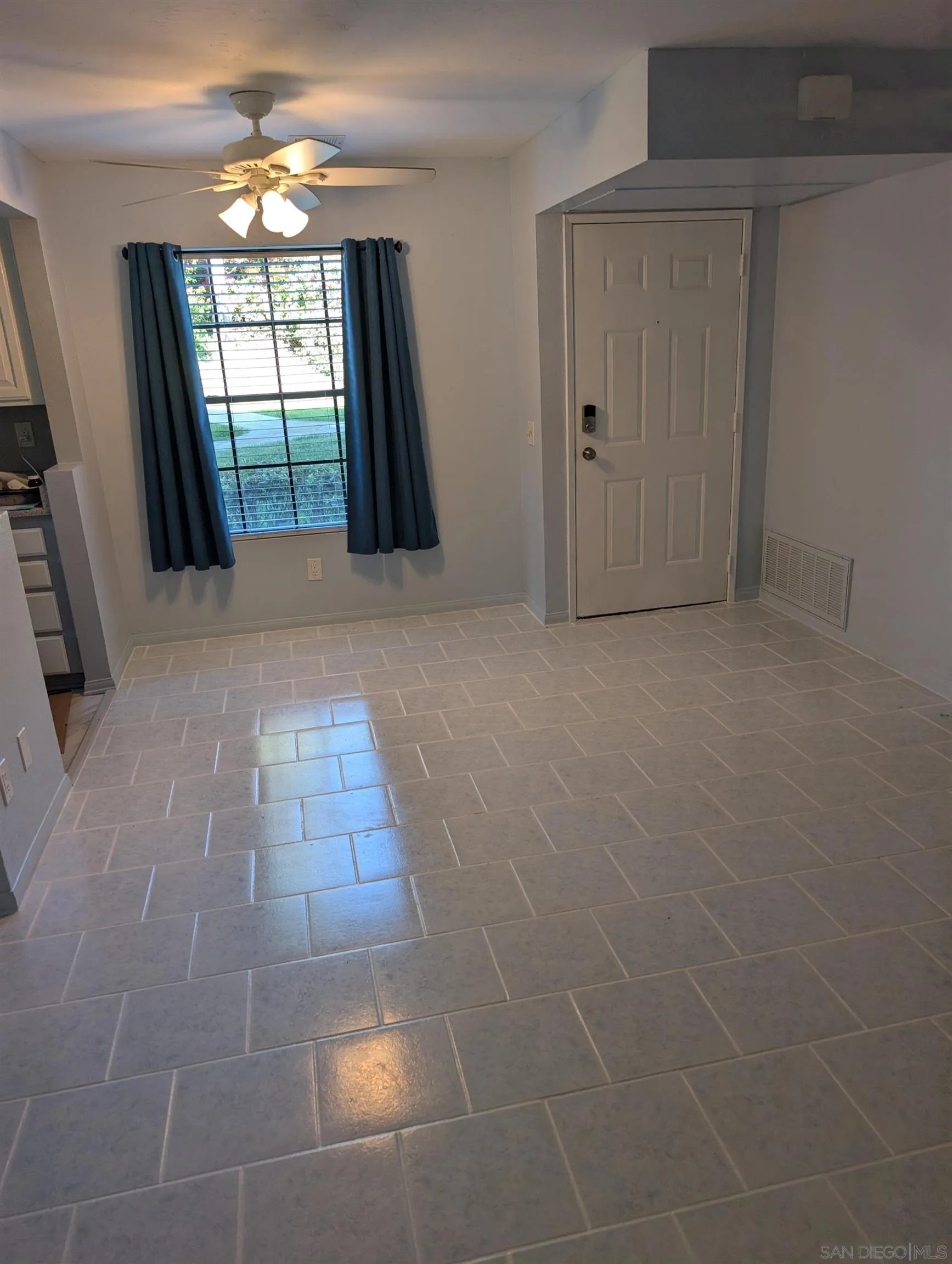Photo #5: 250027179 Listing 