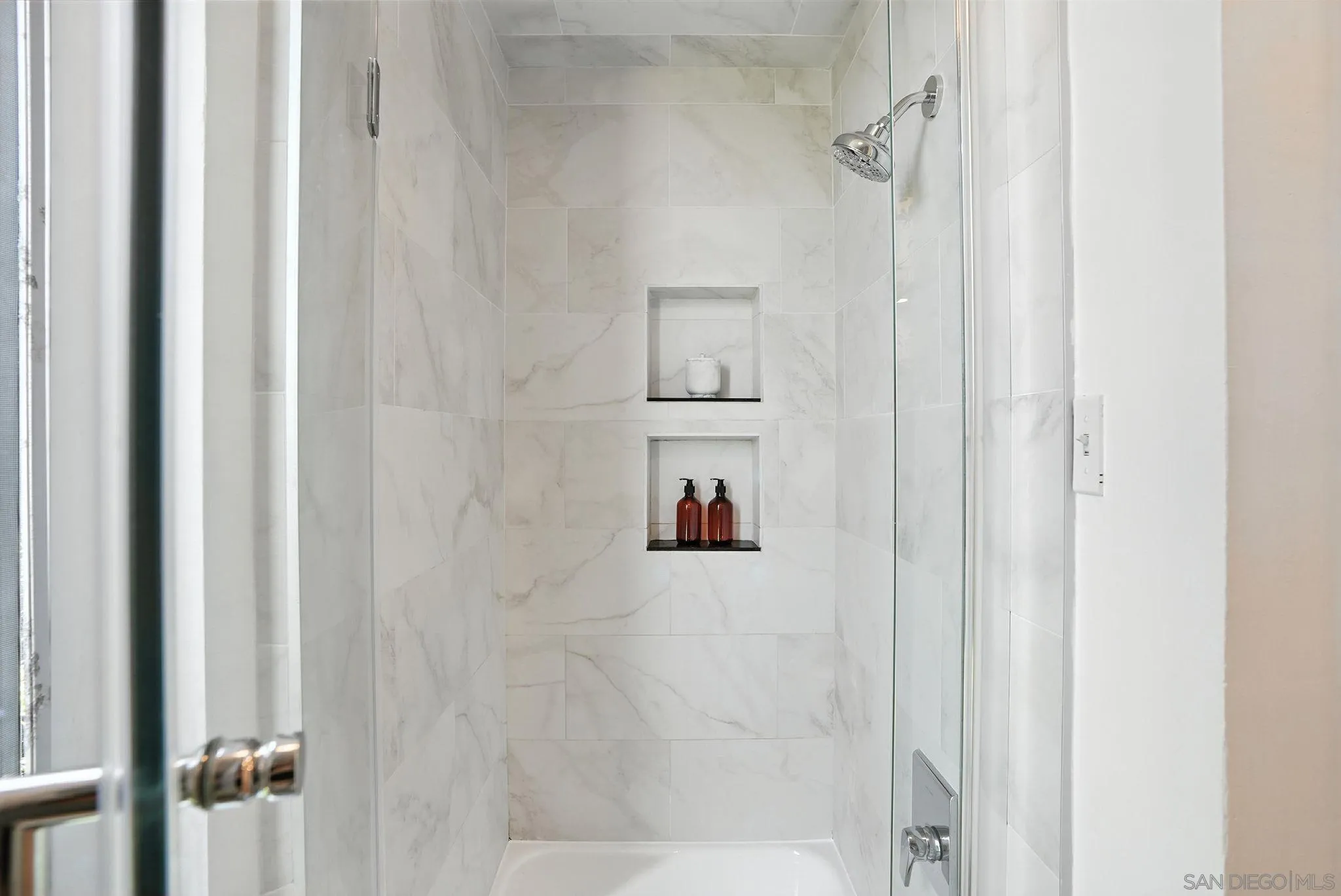 https://cdn.realtyfeed.com/cdn/127/250027181/67fb586af72f92575a133879a0e58d8a.webp