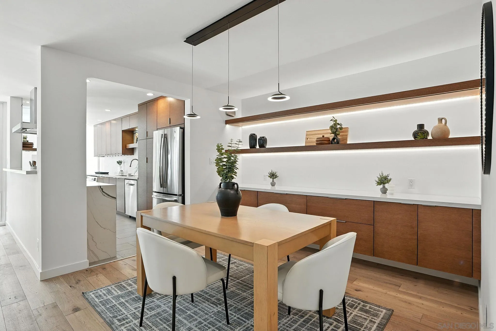 https://cdn.realtyfeed.com/cdn/127/250027181/68b06763e490f6cdb193aa1389146f1f.webp