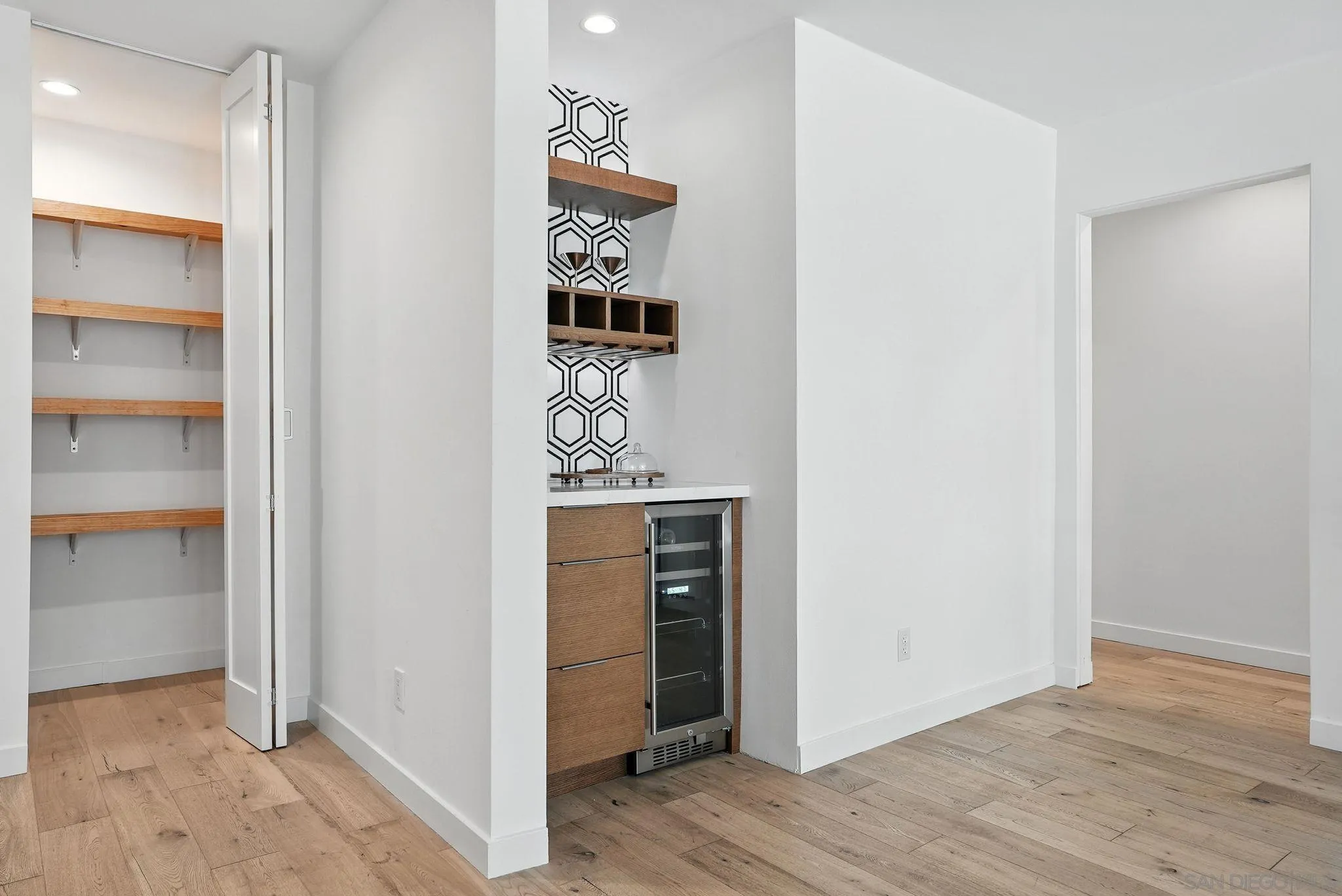 https://cdn.realtyfeed.com/cdn/127/250027181/8ec7319f6927ba7059aca0729dded093.webp