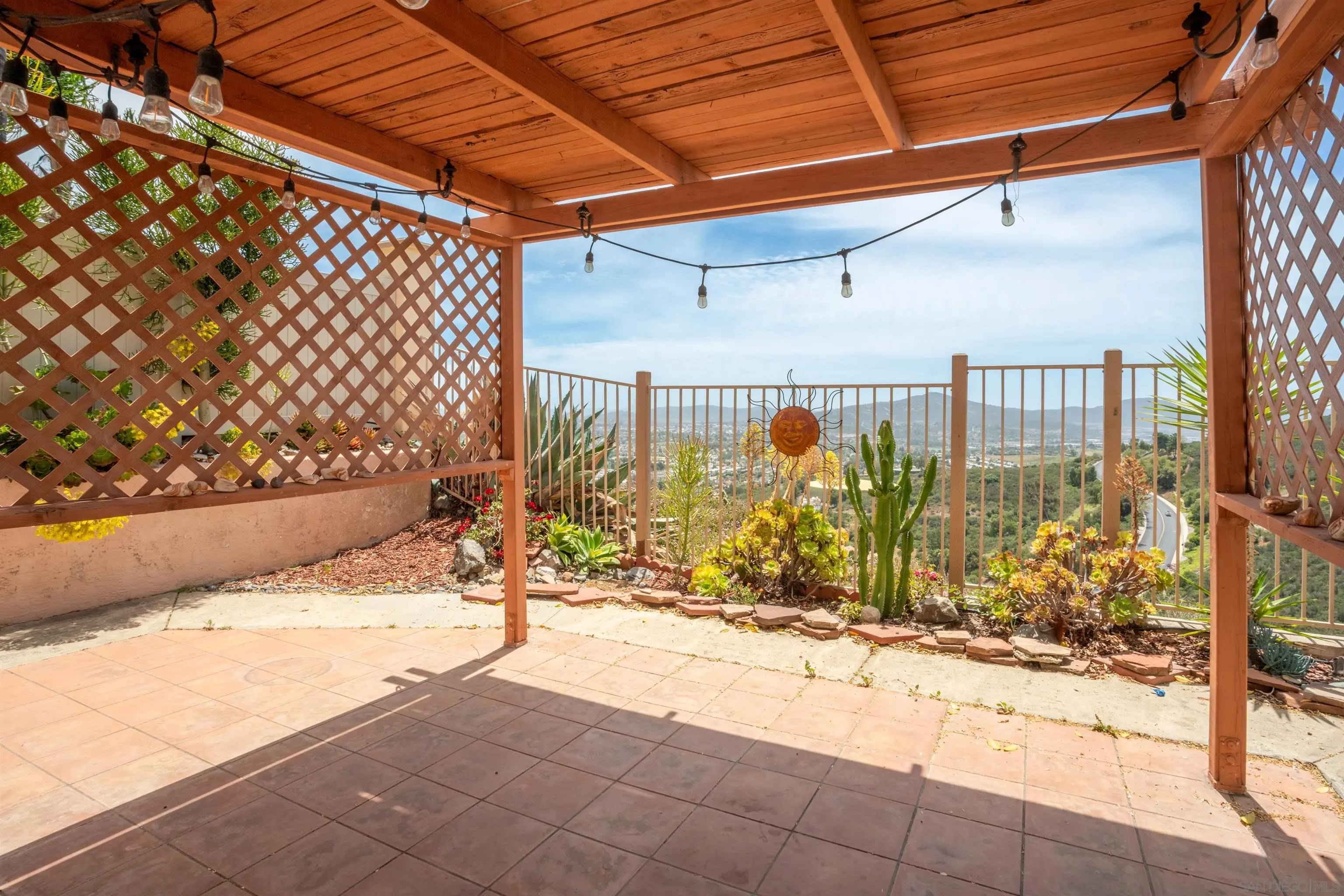 https://cdn.realtyfeed.com/cdn/127/250027201/315984081bd96b7ca44751d87cb6c820.webp