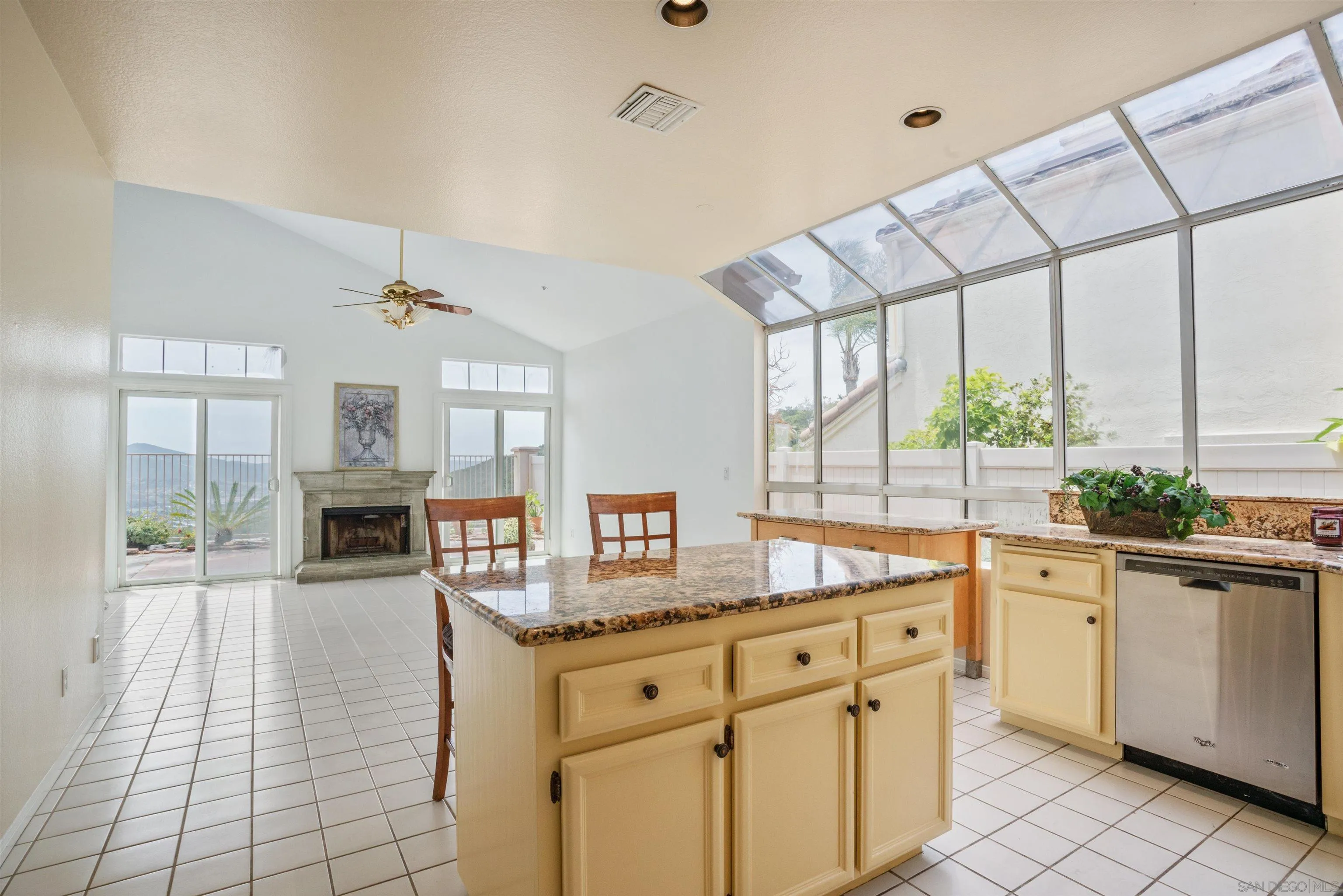 https://cdn.realtyfeed.com/cdn/127/250027201/341acff670d45c3ea7ff0f469c896ac2.webp