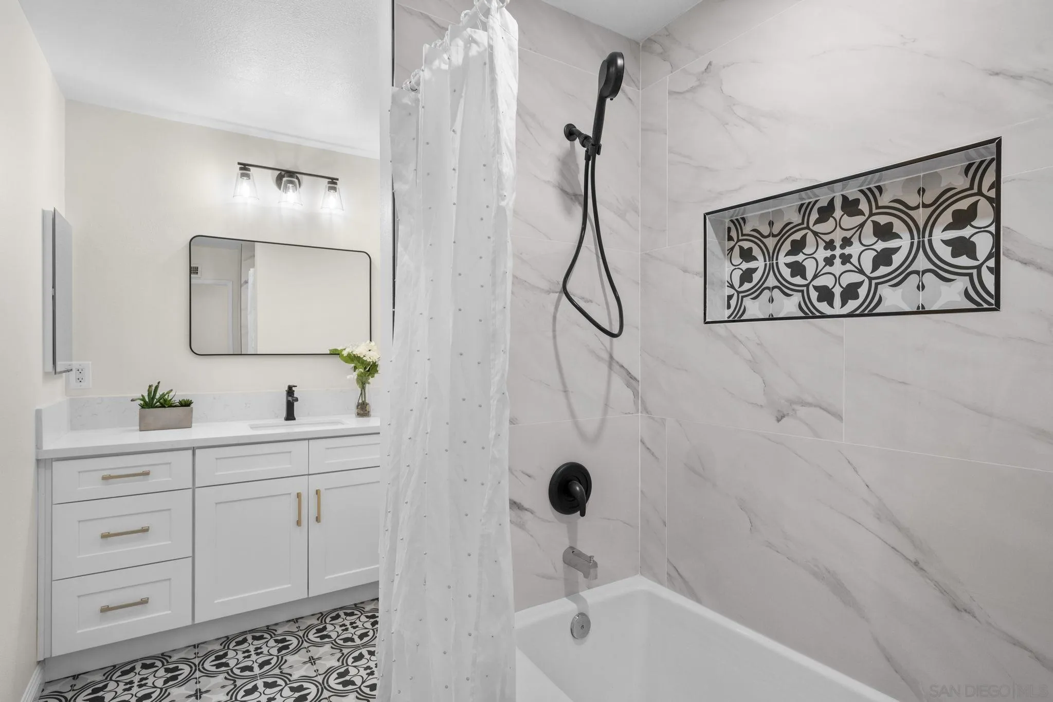 https://cdn.realtyfeed.com/cdn/127/250027263/1765df3c3f94f51bf251198af91dae12.webp