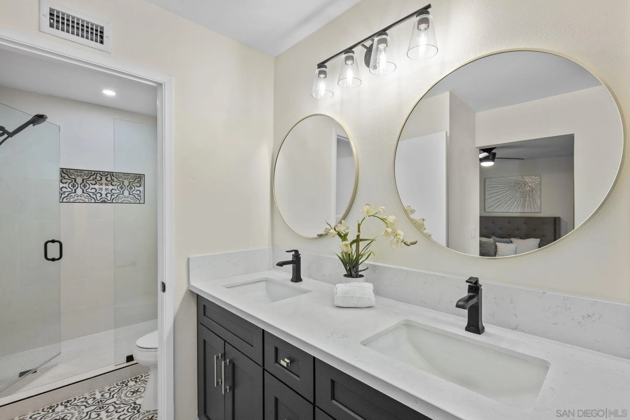 https://cdn.realtyfeed.com/cdn/127/250027263/a36700564254a8d8ea77cd53345af5dc.webp