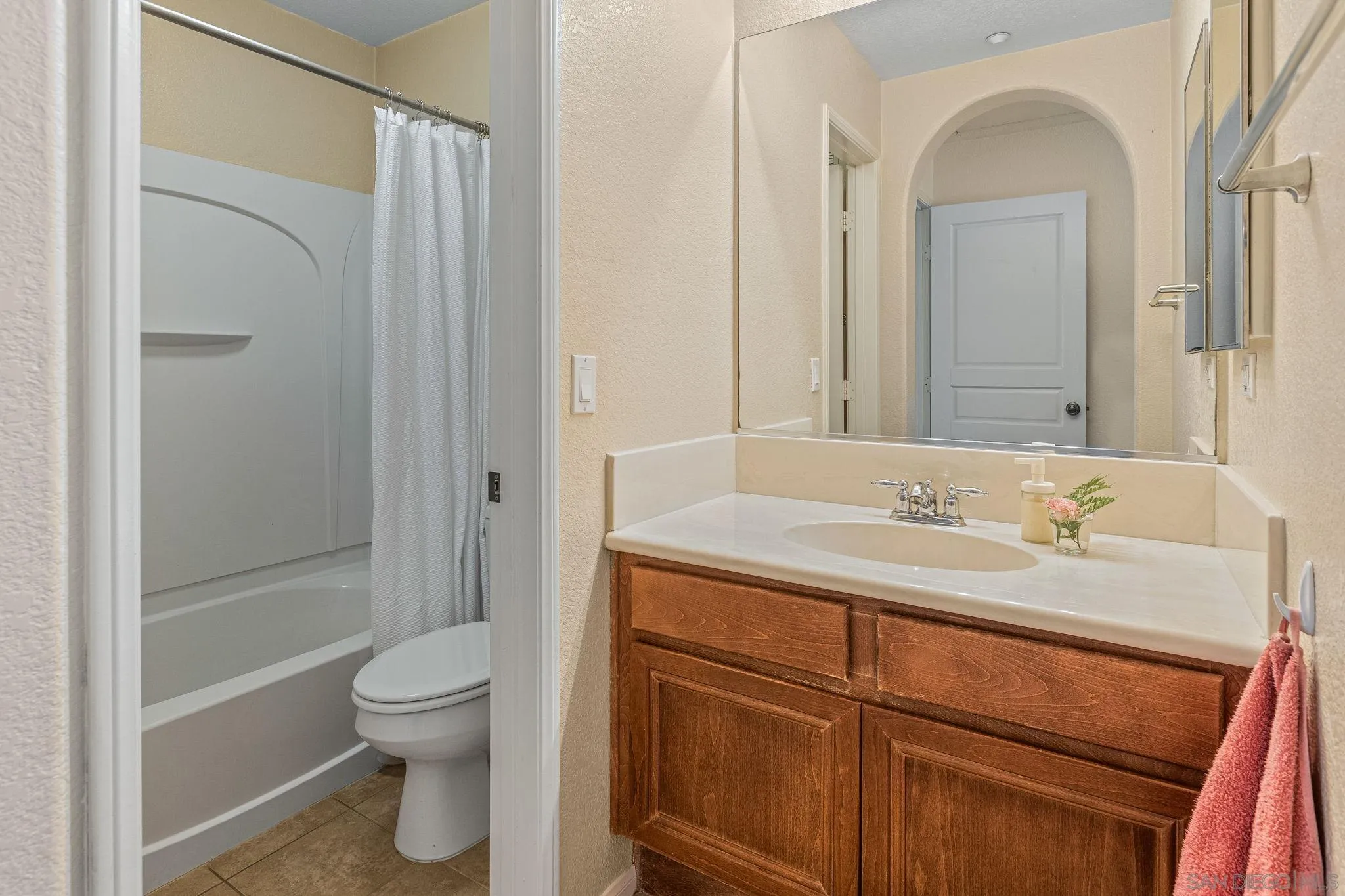 Photo #17: 250027336 Listing: Photo #17