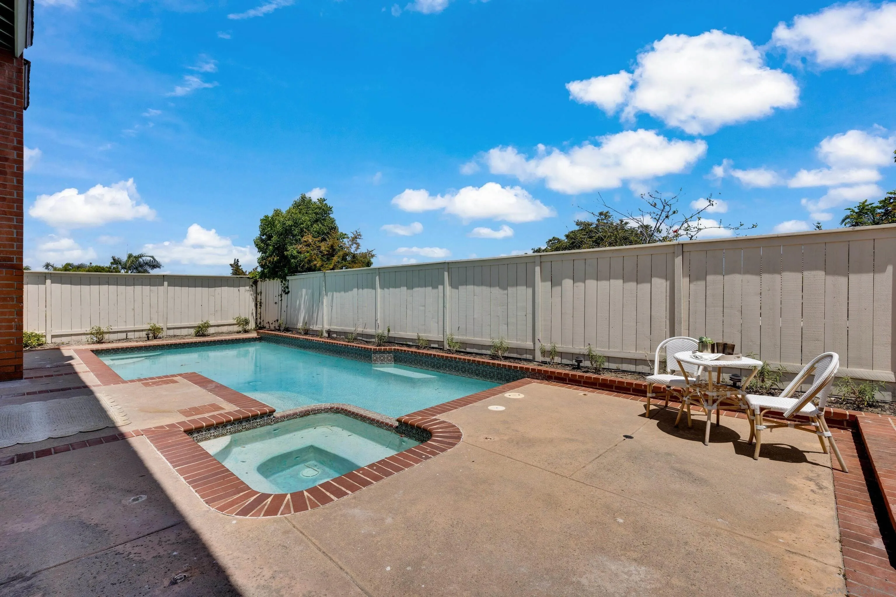 https://cdn.realtyfeed.com/cdn/127/250027368/0d335643748591562634518e53d50c49.webp