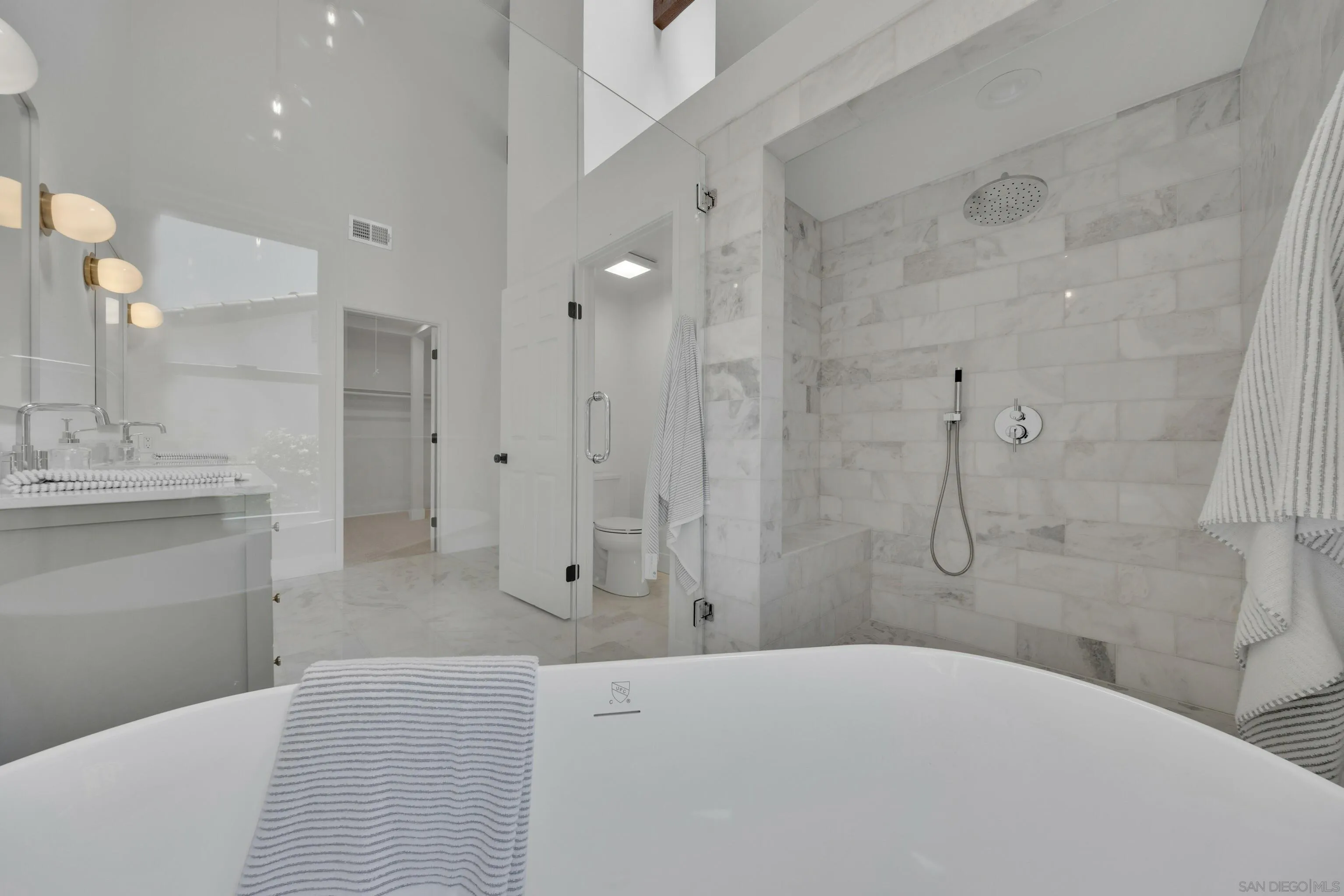 https://cdn.realtyfeed.com/cdn/127/250027368/b0d5aecd8da86d1b75035f62f3ea1e95.webp