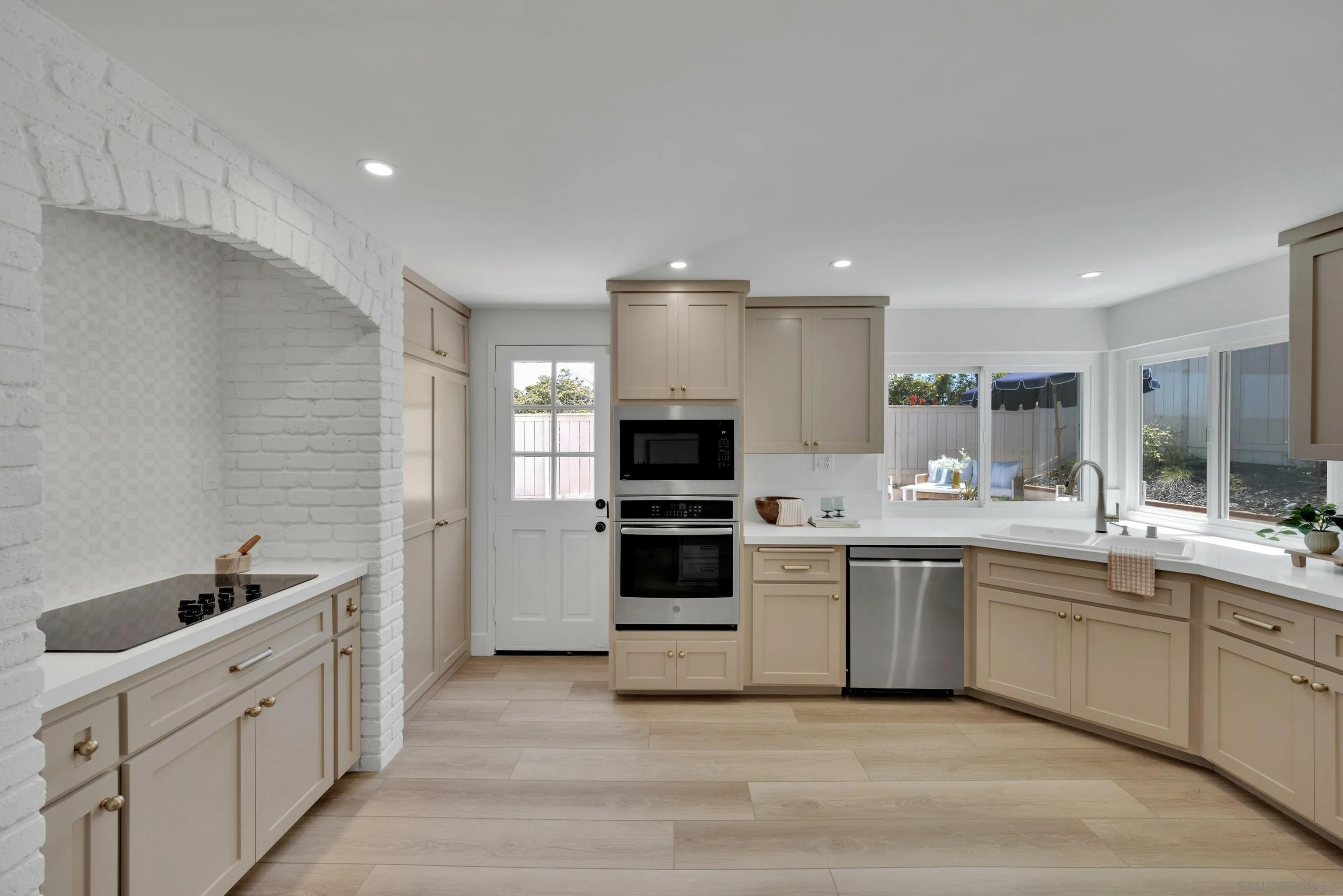 https://cdn.realtyfeed.com/cdn/127/250027368/e5274696bf89fec7a9a0cd52815907ce.webp