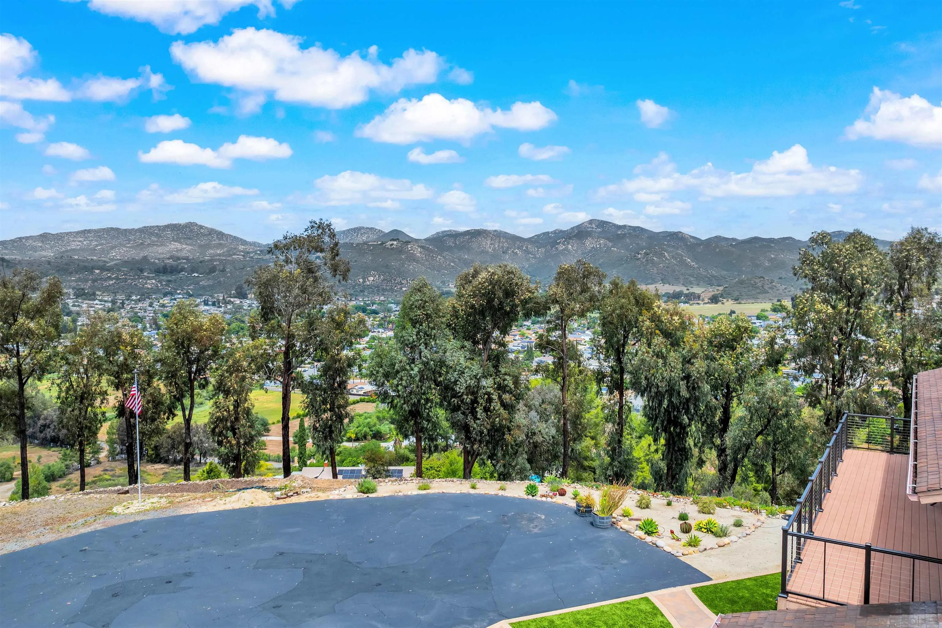 https://cdn.realtyfeed.com/cdn/127/250027386/f69db022f99e64e712c12de7ef52832a.webp