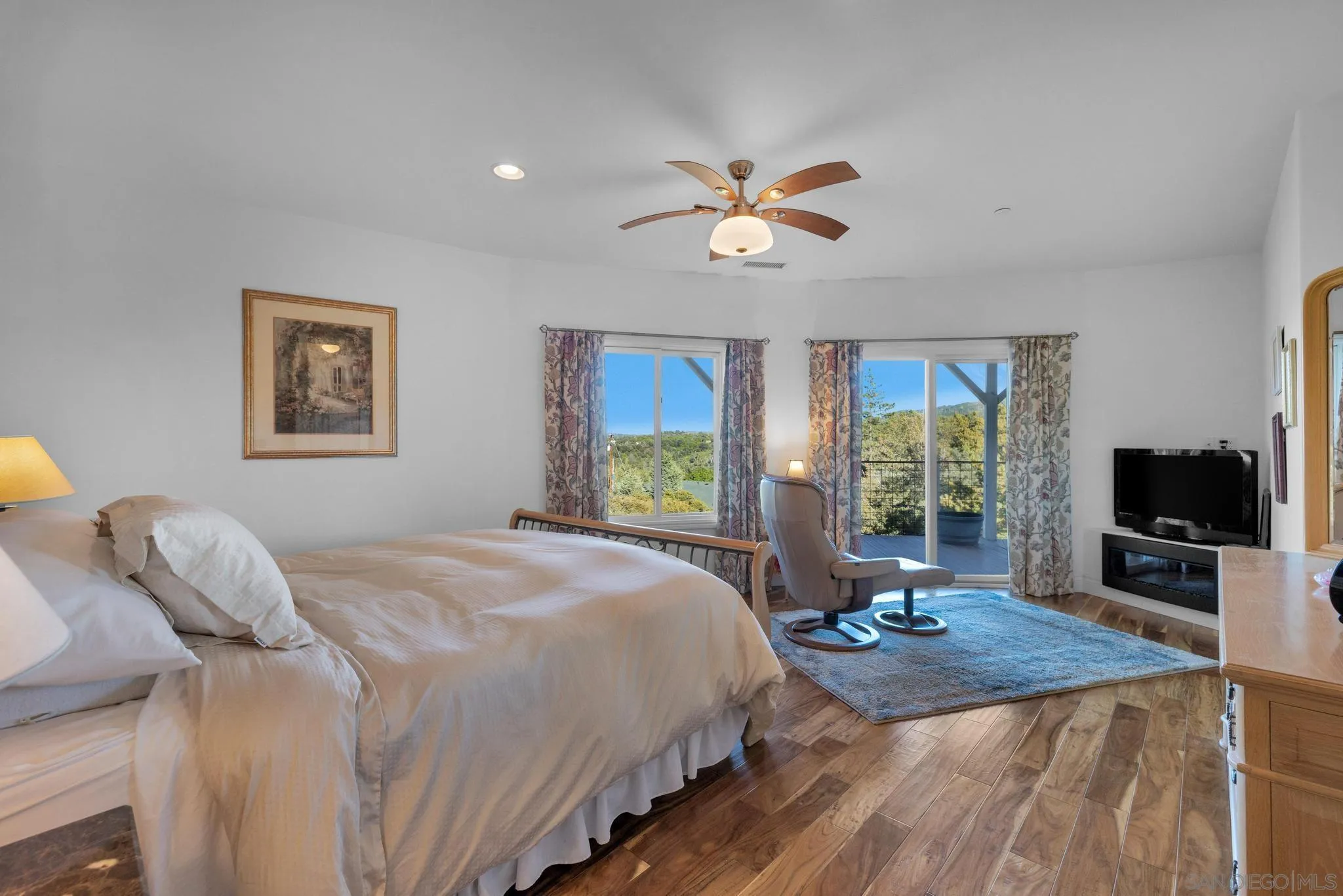 https://cdn.realtyfeed.com/cdn/127/250027409/0b6d81aa14bc4a329aa32c3173a40f0c.webp