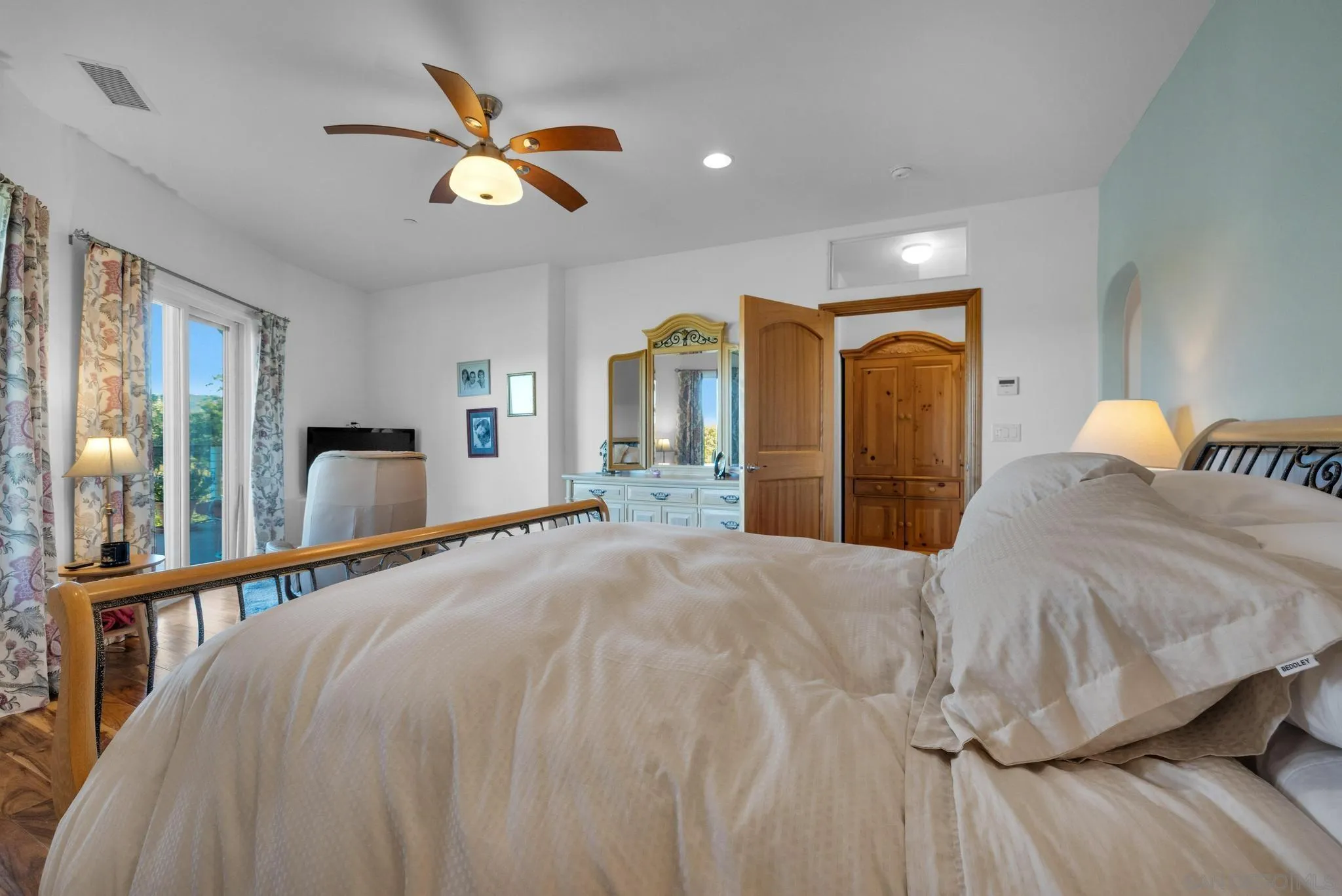https://cdn.realtyfeed.com/cdn/127/250027409/0c126f1d8caa8e57c79c1db7ad7c94d6.webp