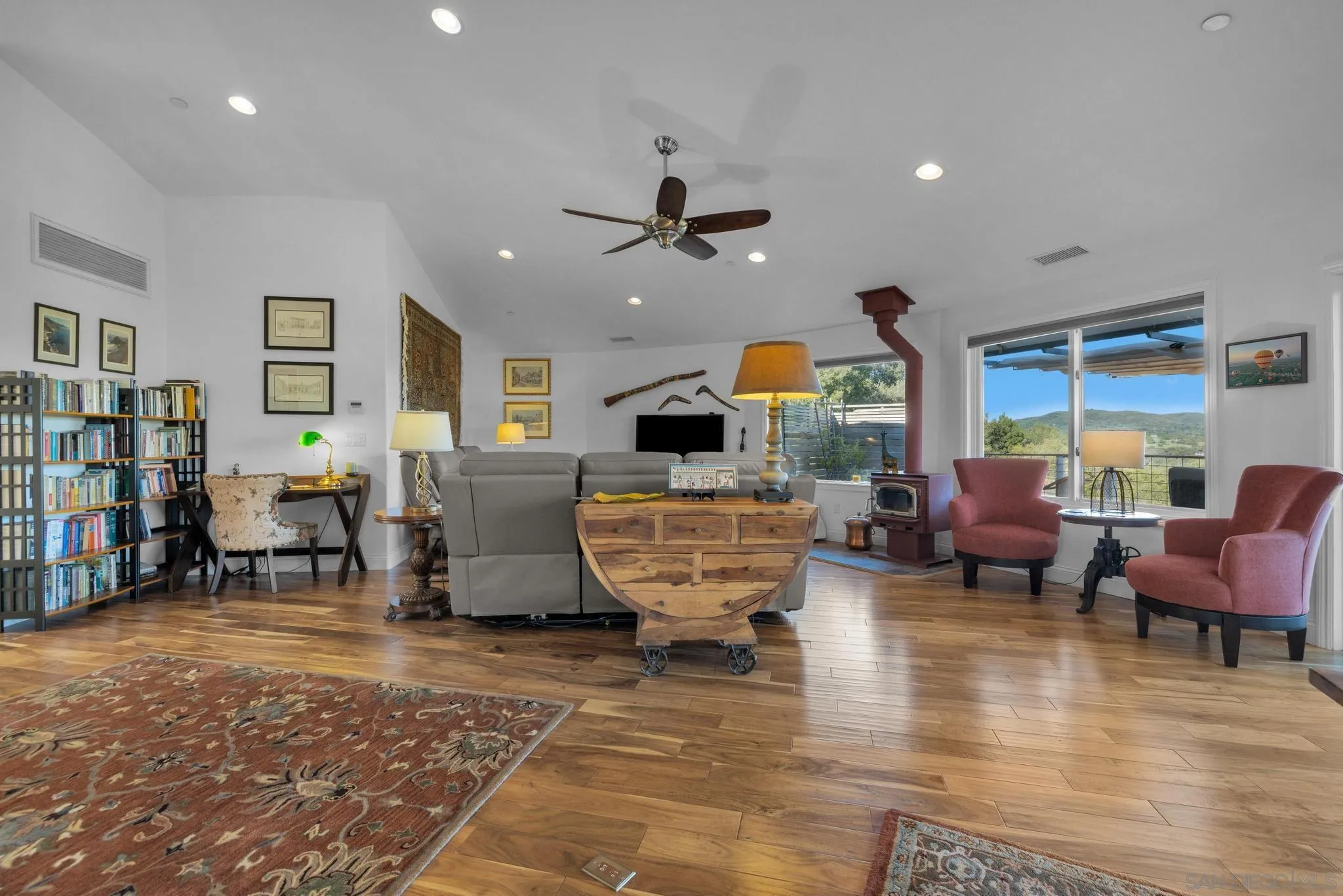 https://cdn.realtyfeed.com/cdn/127/250027409/0e969363a170fcfe73146e4ac650e7c4.webp