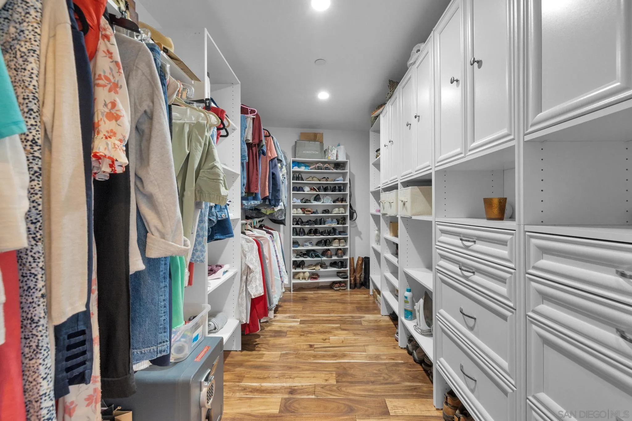 https://cdn.realtyfeed.com/cdn/127/250027409/21bade9047f48db08b4ac44e43af093e.webp