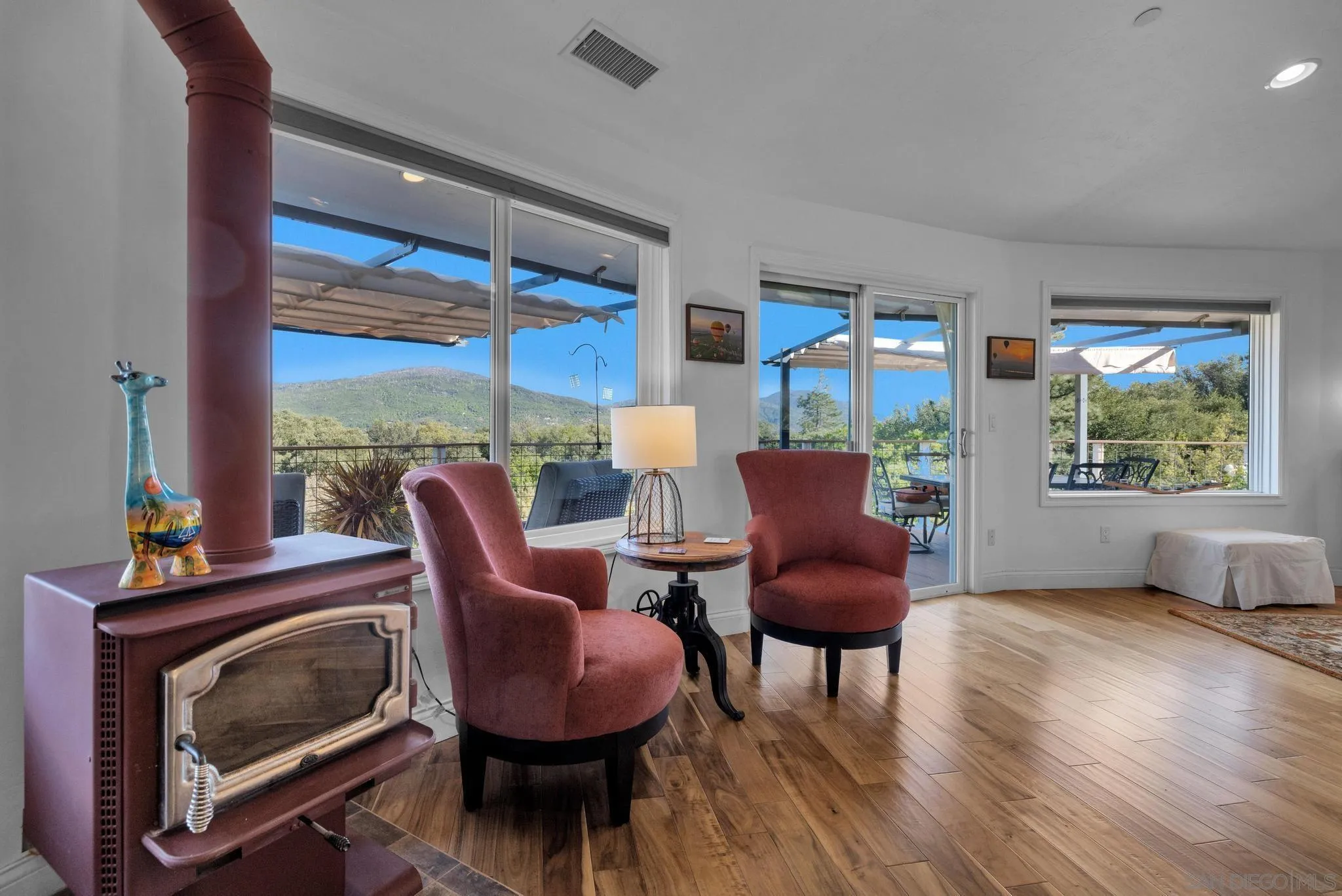 https://cdn.realtyfeed.com/cdn/127/250027409/29f6690df3d9de5bfcda7fb33f14da81.webp