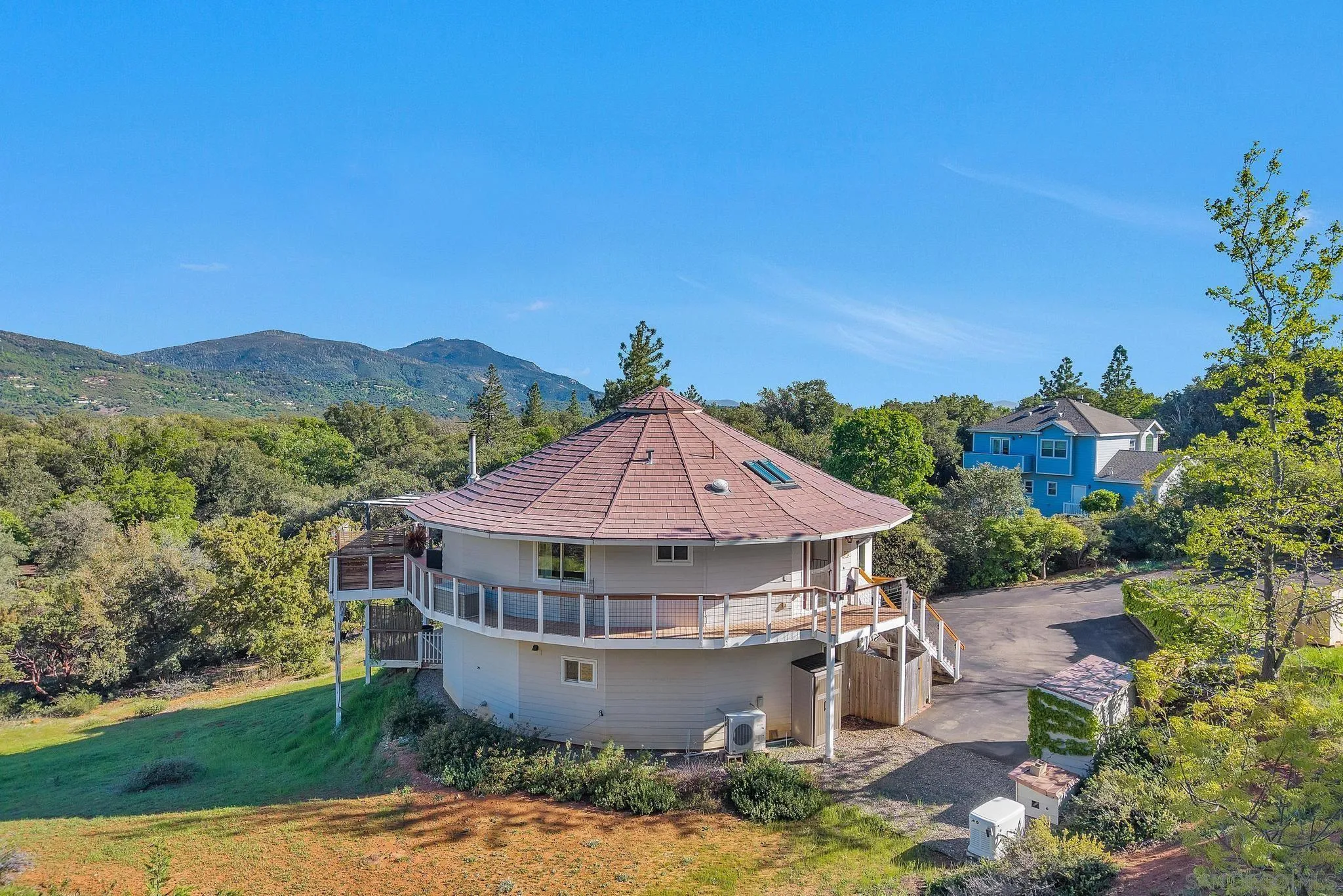 https://cdn.realtyfeed.com/cdn/127/250027409/57fe8486ed2ea8cfc86b732190c67832.webp