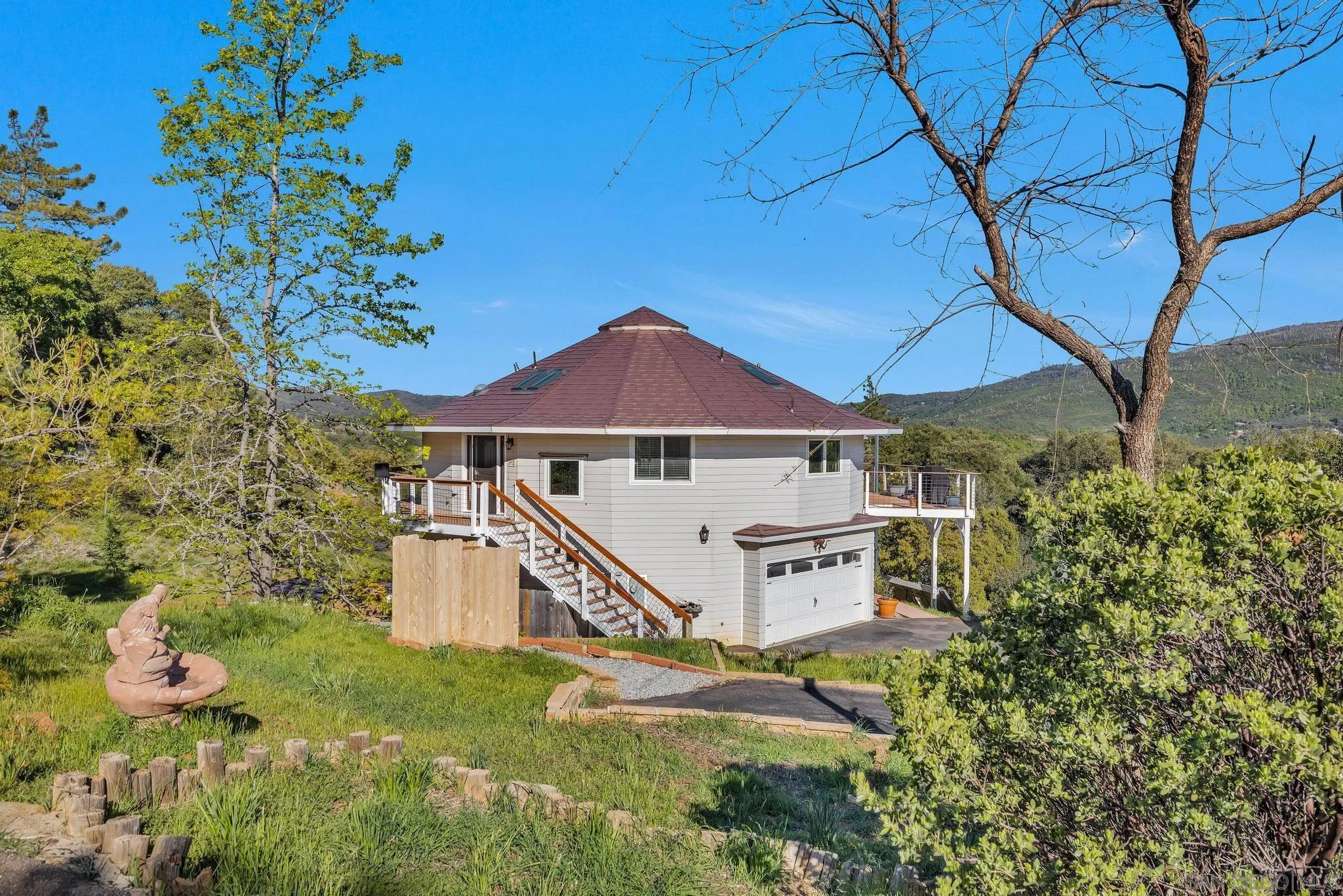 https://cdn.realtyfeed.com/cdn/127/250027409/620226cf5de01c6456137ee4b8c27c0c.webp