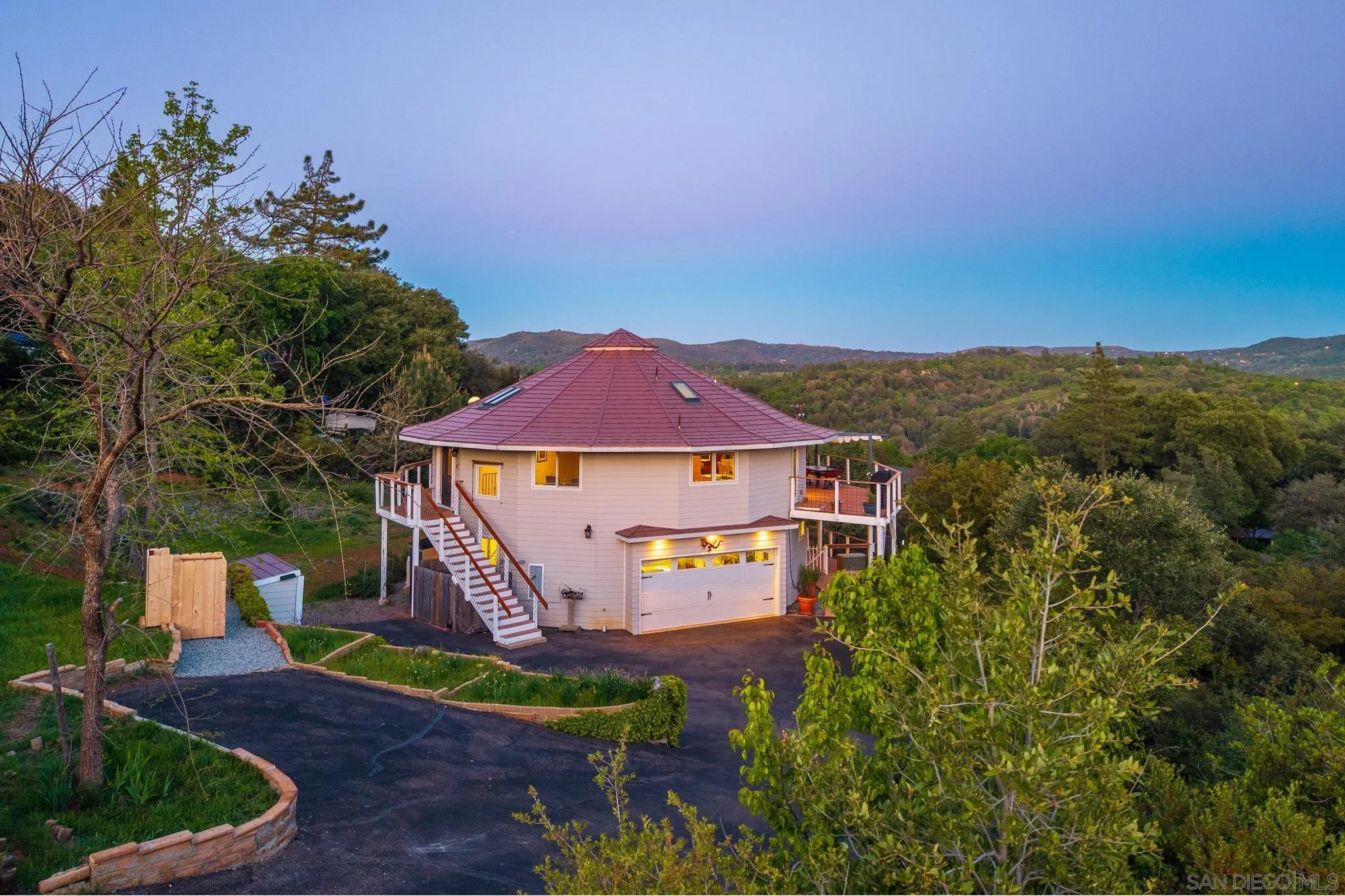 https://cdn.realtyfeed.com/cdn/127/250027409/73dcad6a369f6034f59b39a720649d25.webp