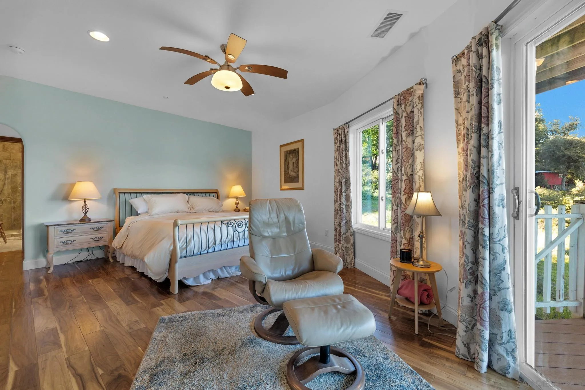 https://cdn.realtyfeed.com/cdn/127/250027409/833477d74e4ff3cf09a7bbe3aedadbf8.webp