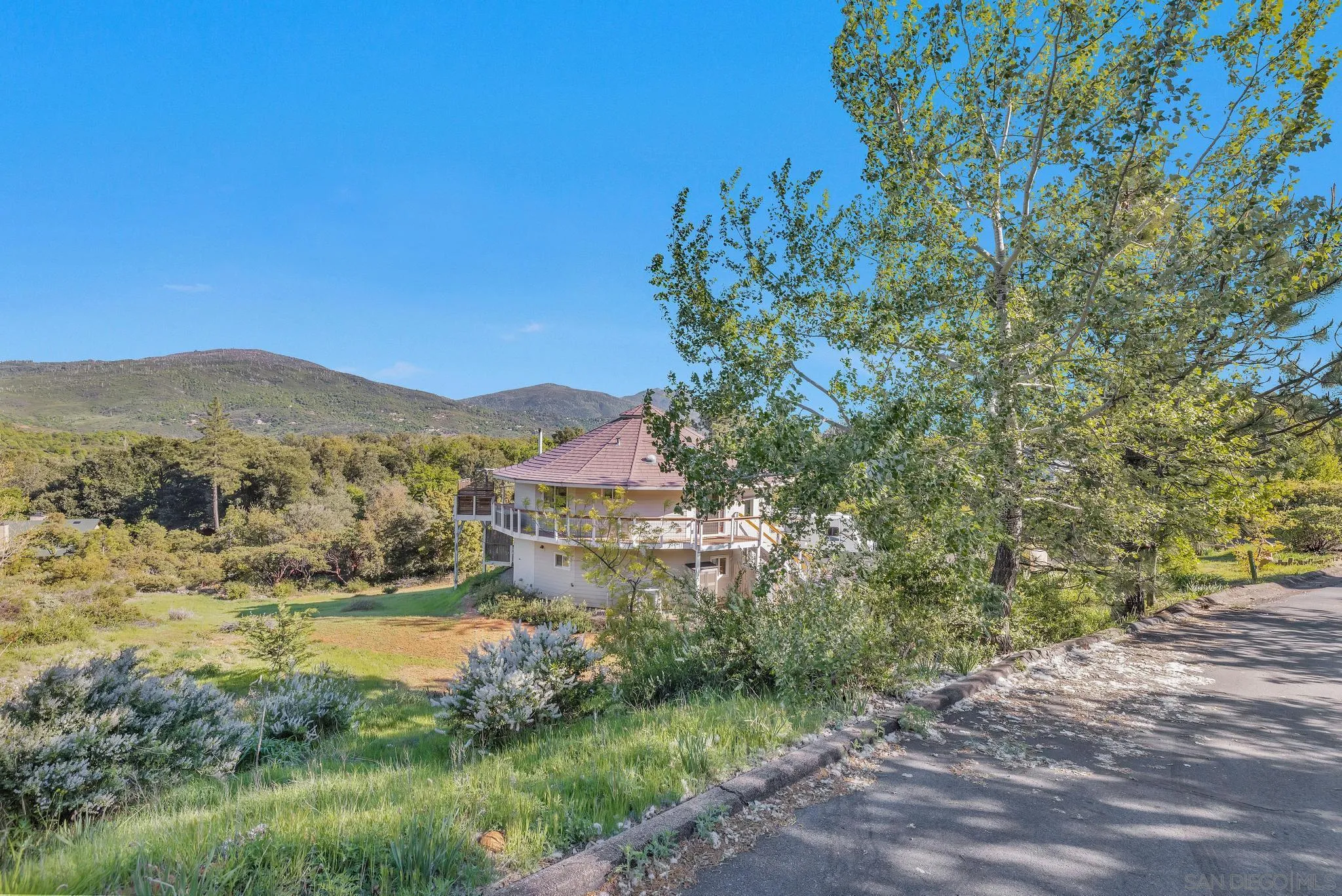 https://cdn.realtyfeed.com/cdn/127/250027409/8ca3b63a1fbb177053be4c79113febcc.webp