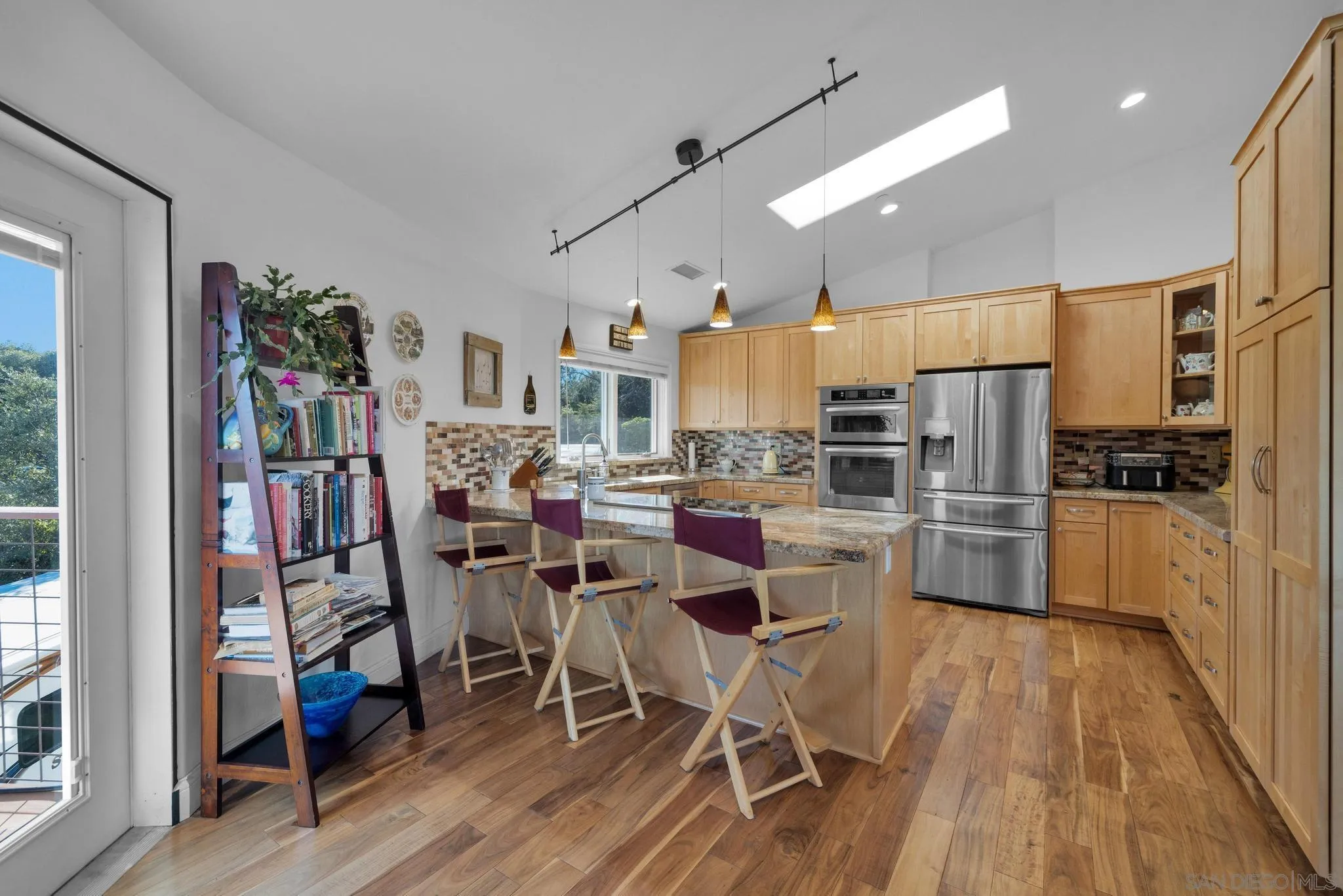 https://cdn.realtyfeed.com/cdn/127/250027409/97ea36fcf61b0acec10cd881c430b2d3.webp