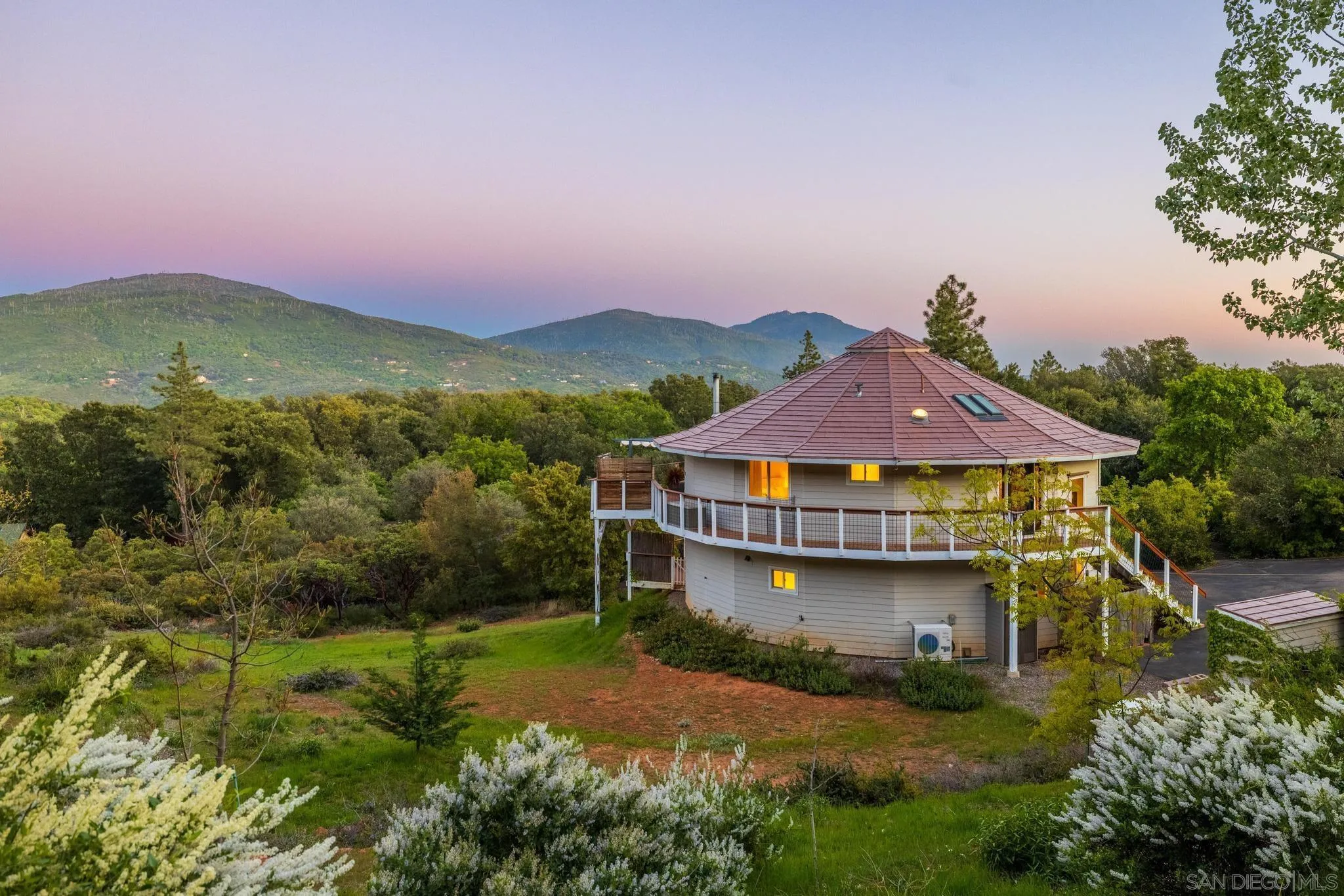 https://cdn.realtyfeed.com/cdn/127/250027409/a6d8cb8976dca315a5fbaca3799b2b85.webp