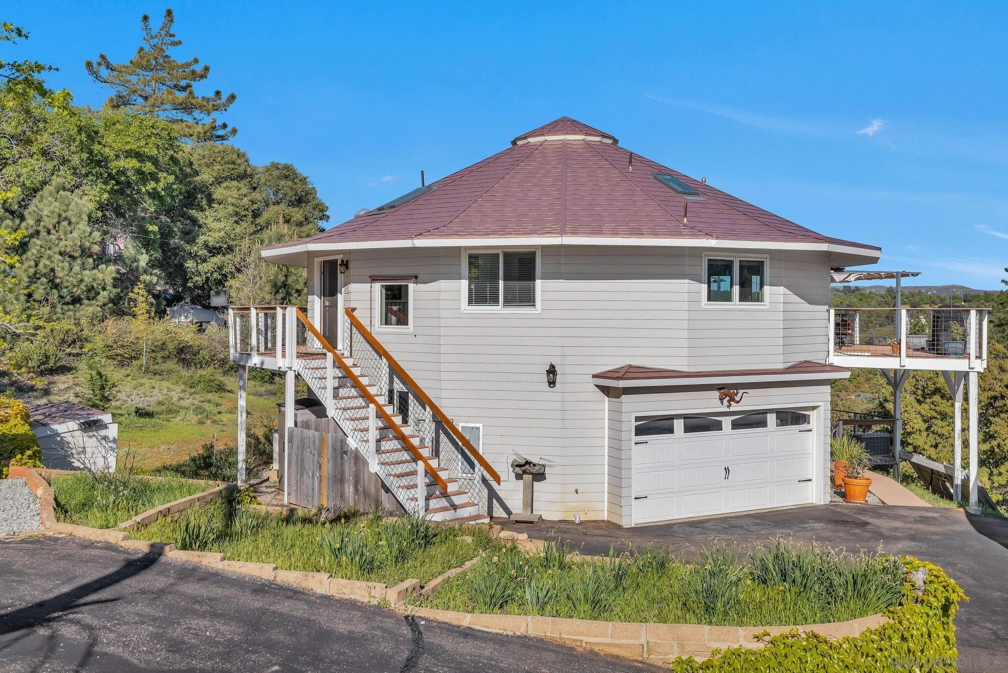 https://cdn.realtyfeed.com/cdn/127/250027409/c7d49cdedd919132da7b725a987c1be6.webp