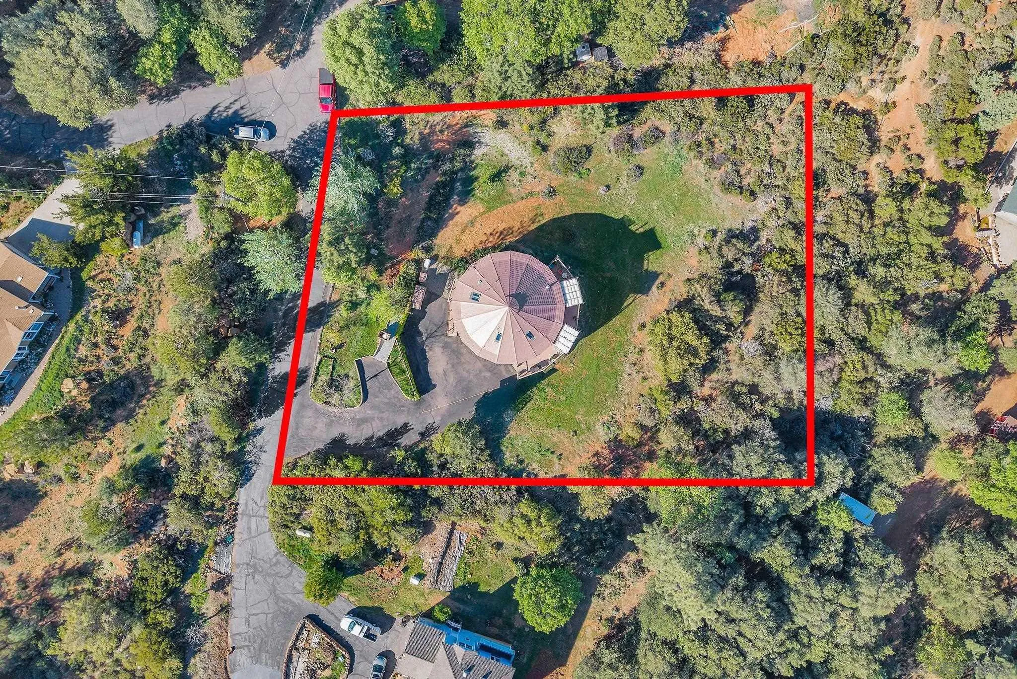 https://cdn.realtyfeed.com/cdn/127/250027409/dcbbffb565fa06d5b8abe1a91aa63998.webp
