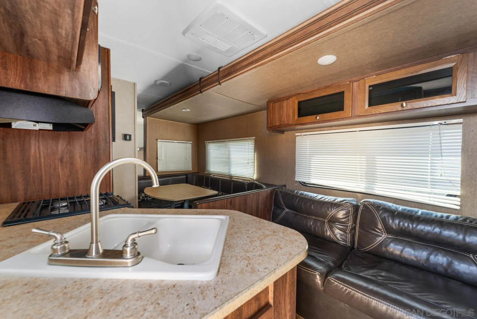 https://cdn.realtyfeed.com/cdn/127/250027423/5ec5b47c6431171abad90de96dd1f7a4.webp