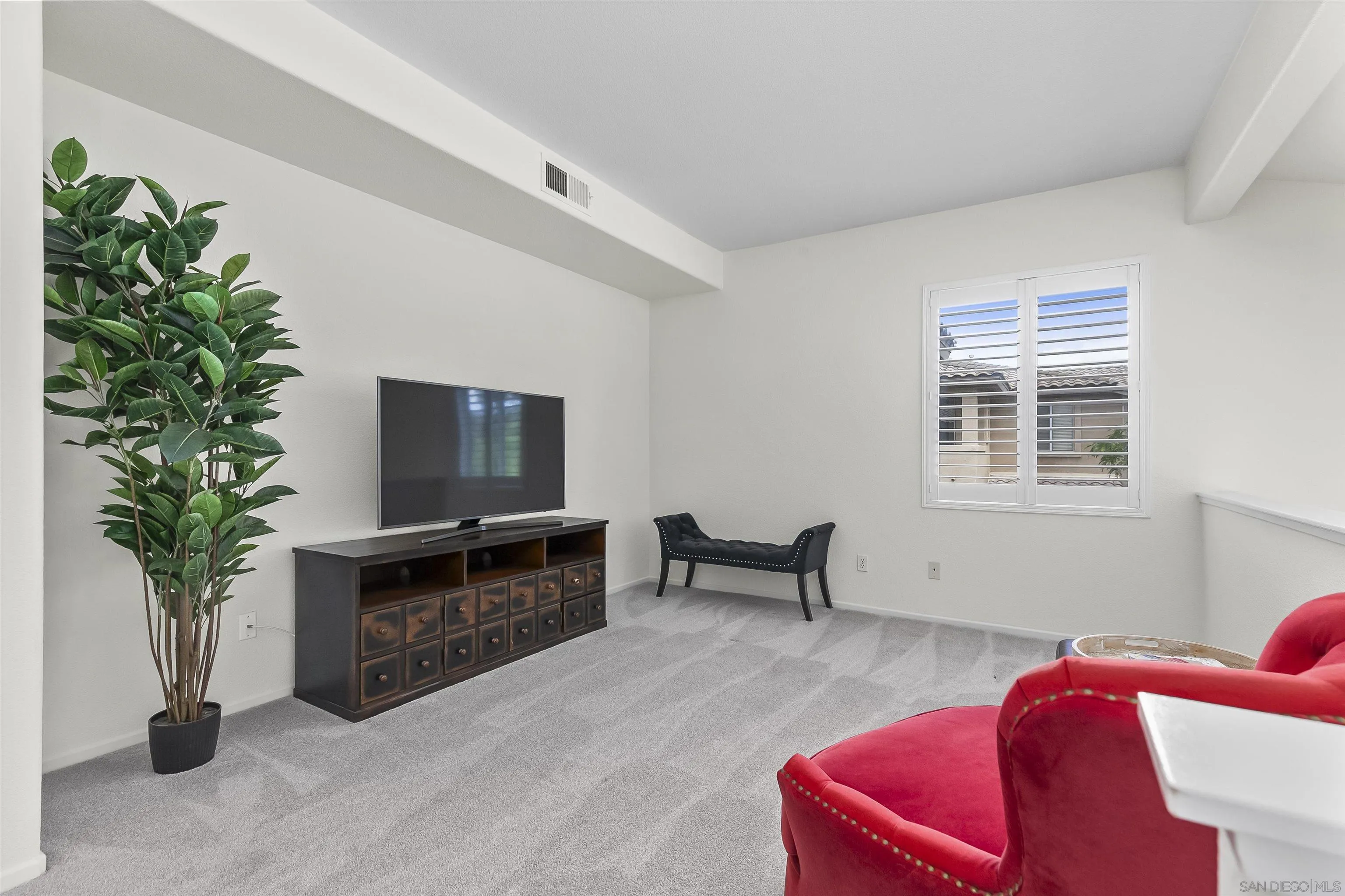 https://cdn.realtyfeed.com/cdn/127/250027430/578c2c2e18de090014f36a8e58c7933f.webp