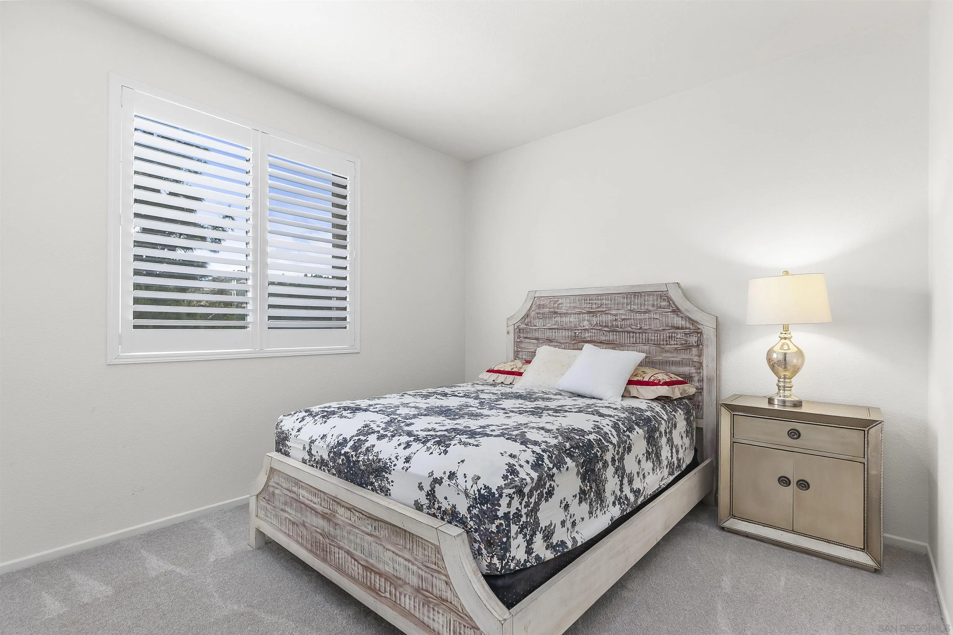 https://cdn.realtyfeed.com/cdn/127/250027430/9e428f1fcf8cd377fb27d4de2208fd39.webp