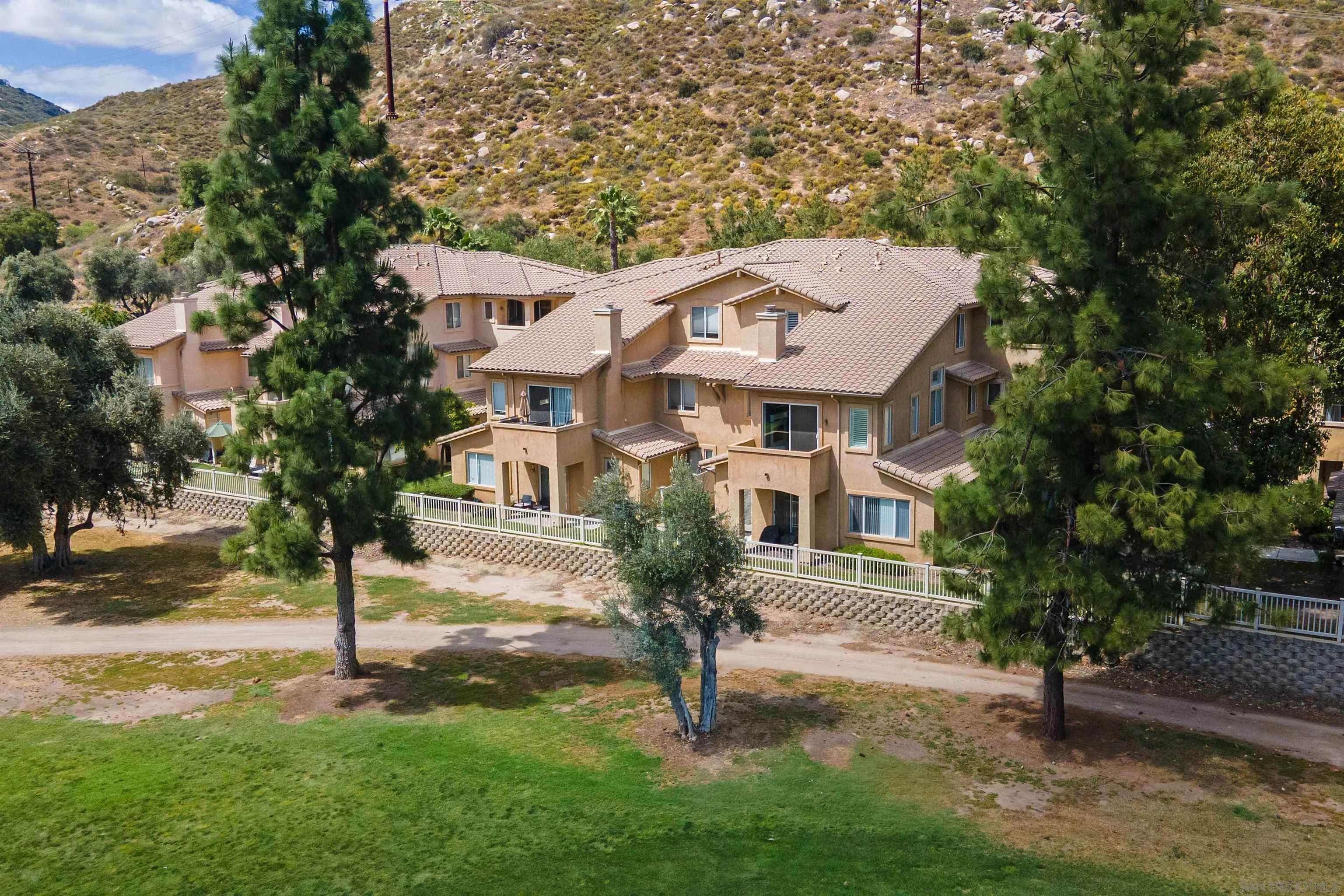 https://cdn.realtyfeed.com/cdn/127/250027430/c2942061764f47512321377ca5af3ae3.webp