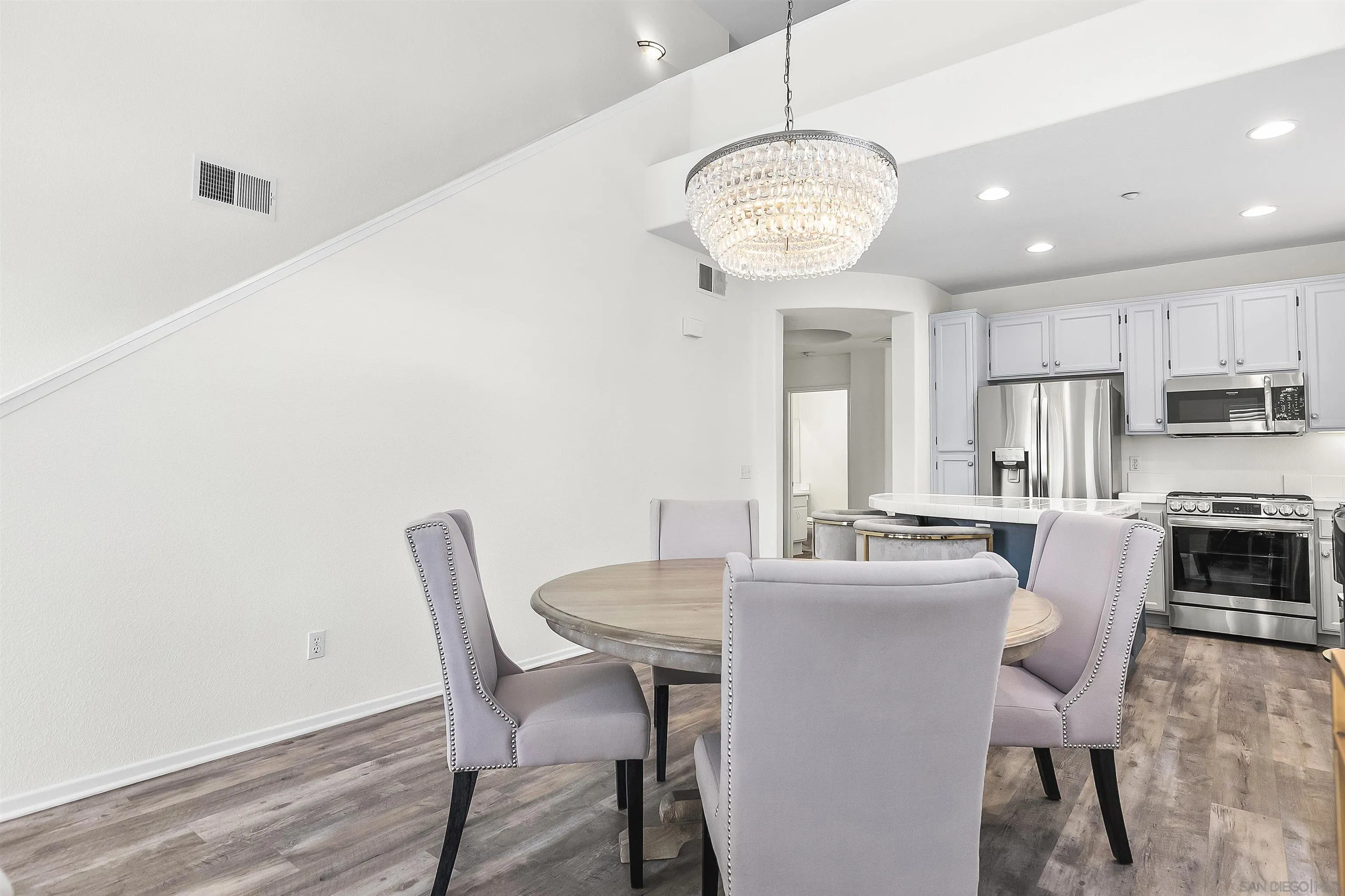 https://cdn.realtyfeed.com/cdn/127/250027430/d080c3cb74f2a3934b99f9e658ac4a6b.webp