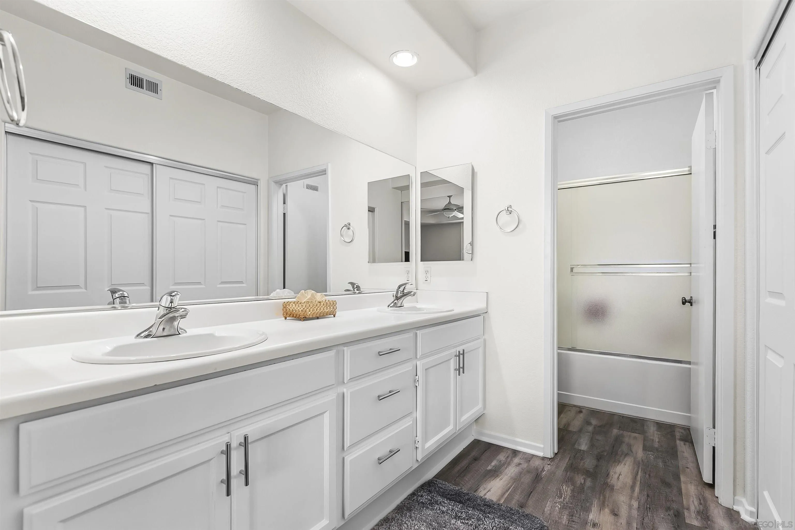 https://cdn.realtyfeed.com/cdn/127/250027430/db1d3158c7ebd30aae4b4c1b41f7a68b.webp