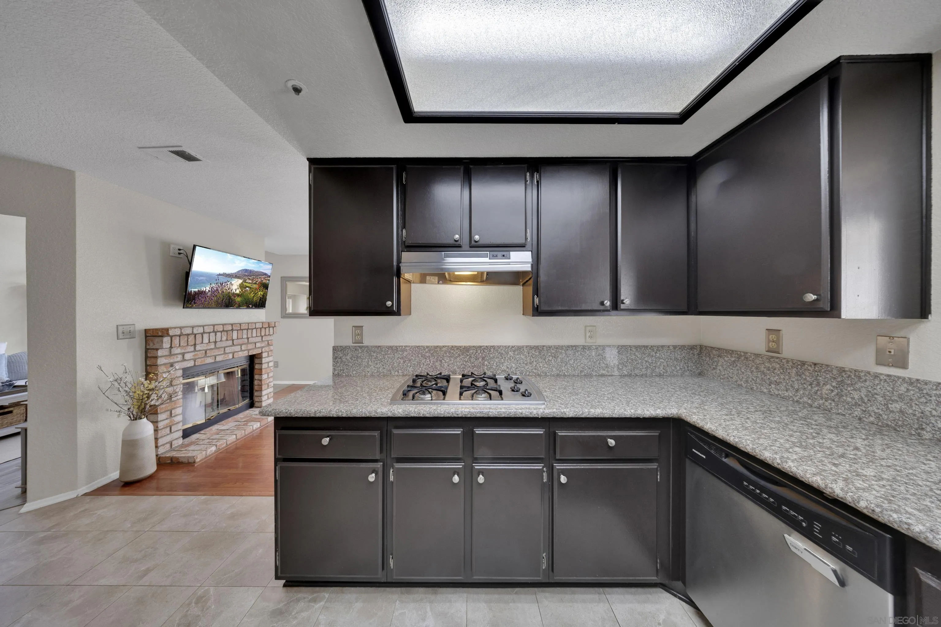 https://cdn.realtyfeed.com/cdn/127/250027434/f585c4ae86092e03db9090efb0bfaf66.webp