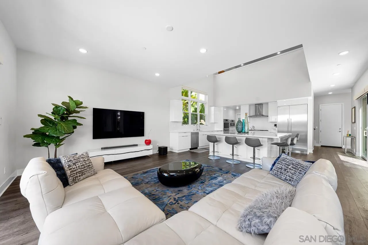 https://cdn.realtyfeed.com/cdn/127/250027437/383cbc06aa4b6e2d2ecfac2bb46e1d29.webp