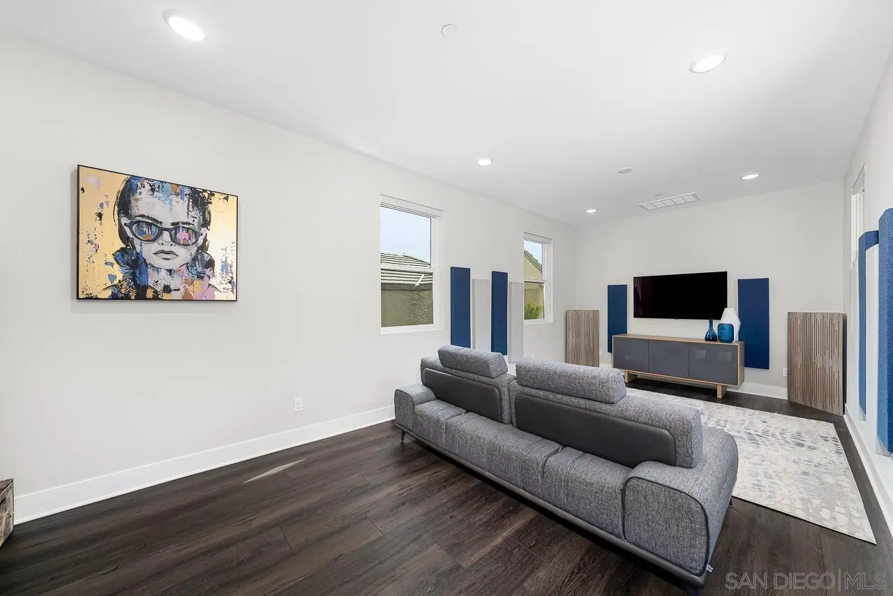 https://cdn.realtyfeed.com/cdn/127/250027437/cf26f40bfd98365a58da9c802d9362e5.webp