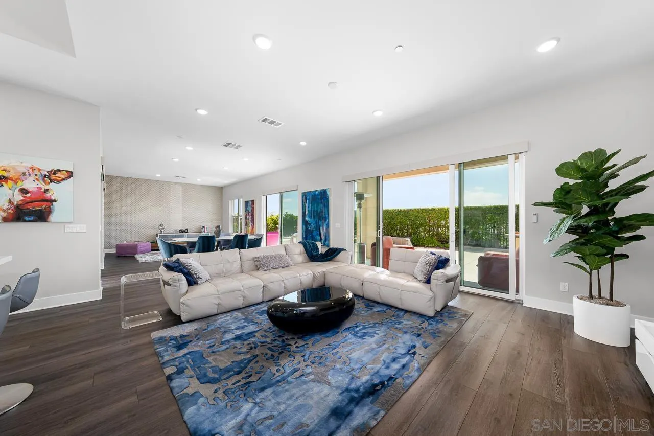 https://cdn.realtyfeed.com/cdn/127/250027437/fc6c10e8e37c658601f10075fd4a81e7.webp