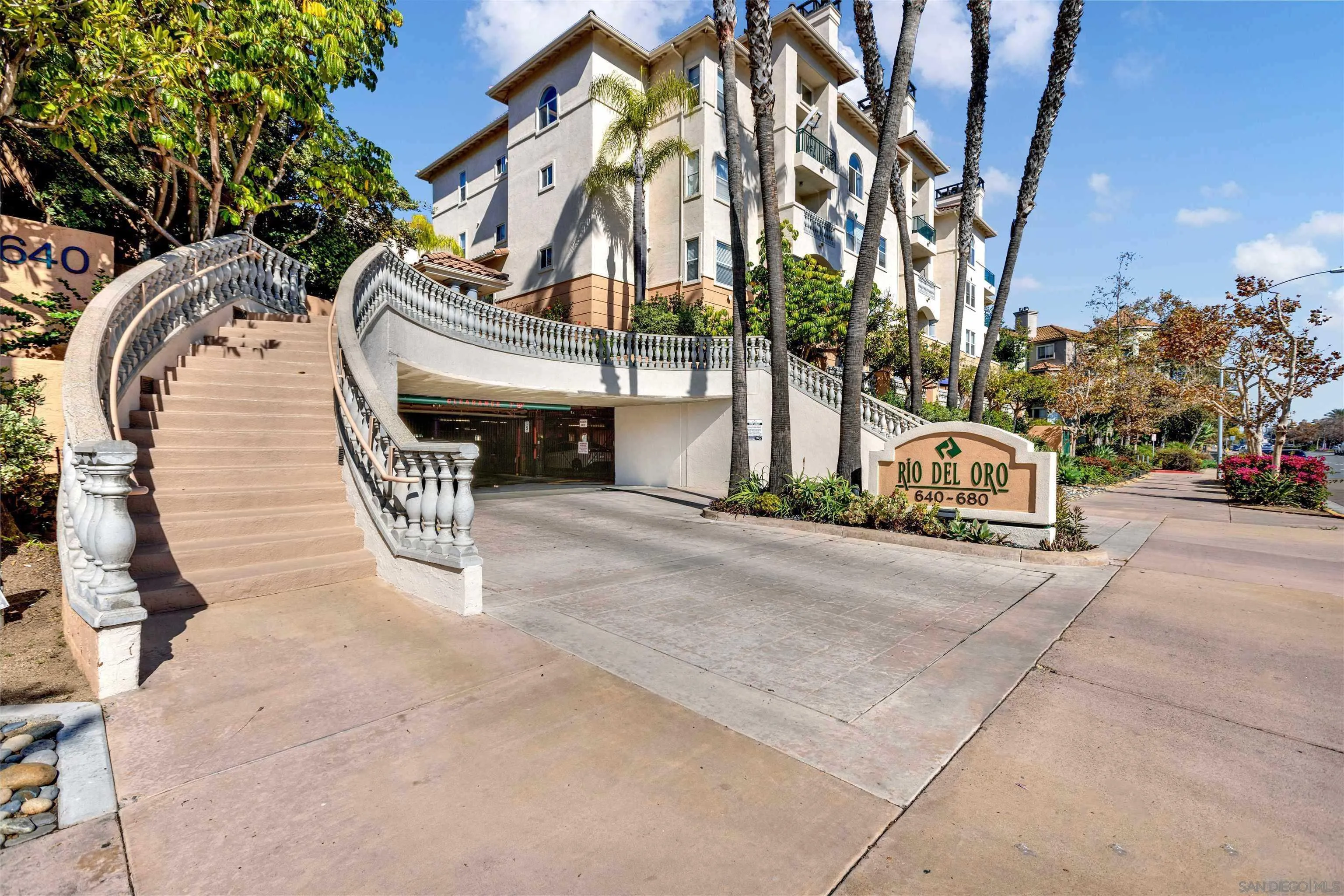 More Details about MLS # 250027464 : 680 CAMINO DE LA REINA UNIT 2206