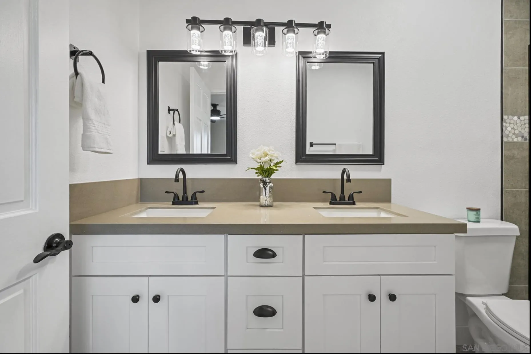 https://cdn.realtyfeed.com/cdn/127/250027479/178cea1422b18ea5204579567e02f18b.webp