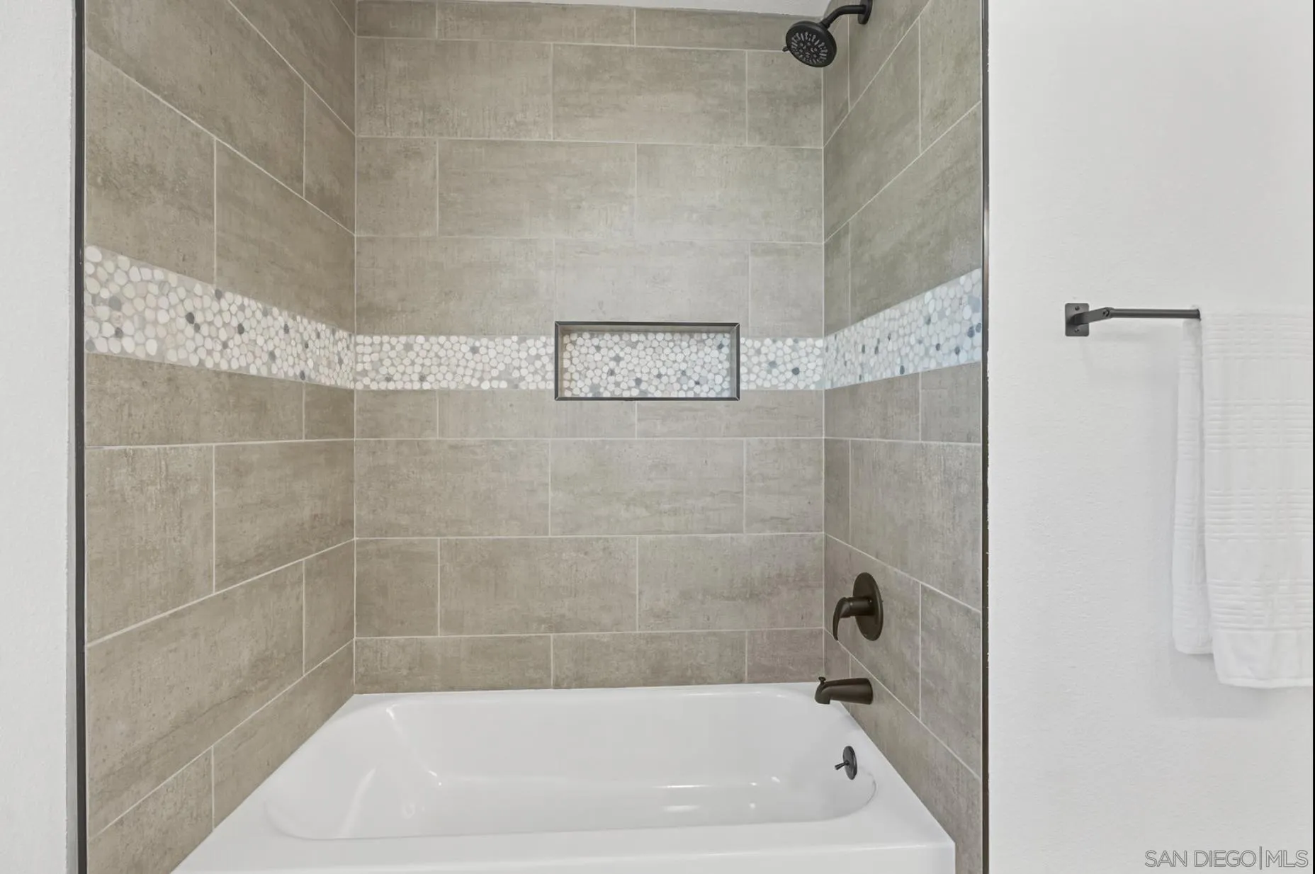 https://cdn.realtyfeed.com/cdn/127/250027479/42bbfc6851223473ad3dd0d460baec1a.webp
