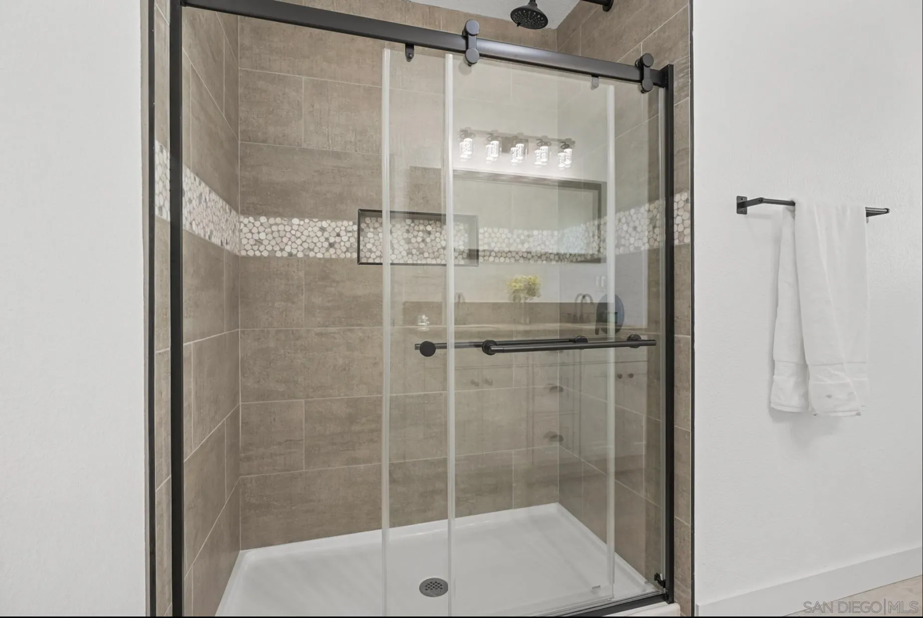 https://cdn.realtyfeed.com/cdn/127/250027479/52406b814084f38bd34ae64464bd30f6.webp