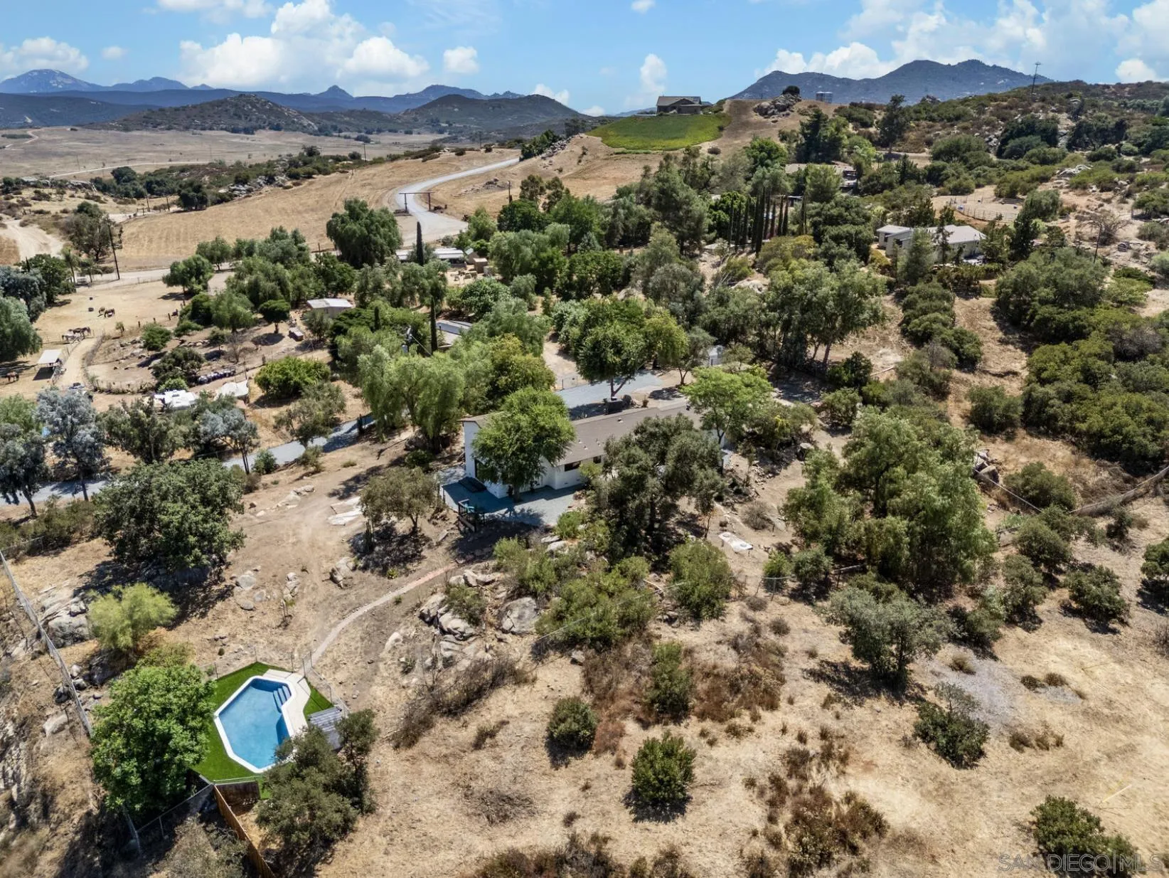 https://cdn.realtyfeed.com/cdn/127/250027479/81b9b9c00cdd339678da908c37ae24a3.webp
