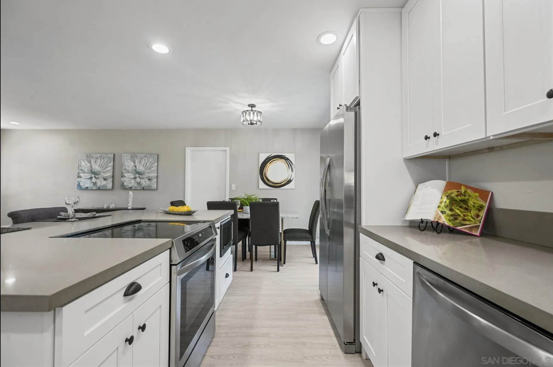 https://cdn.realtyfeed.com/cdn/127/250027479/fece37bc79d434a130fa6e91563a59f4.webp