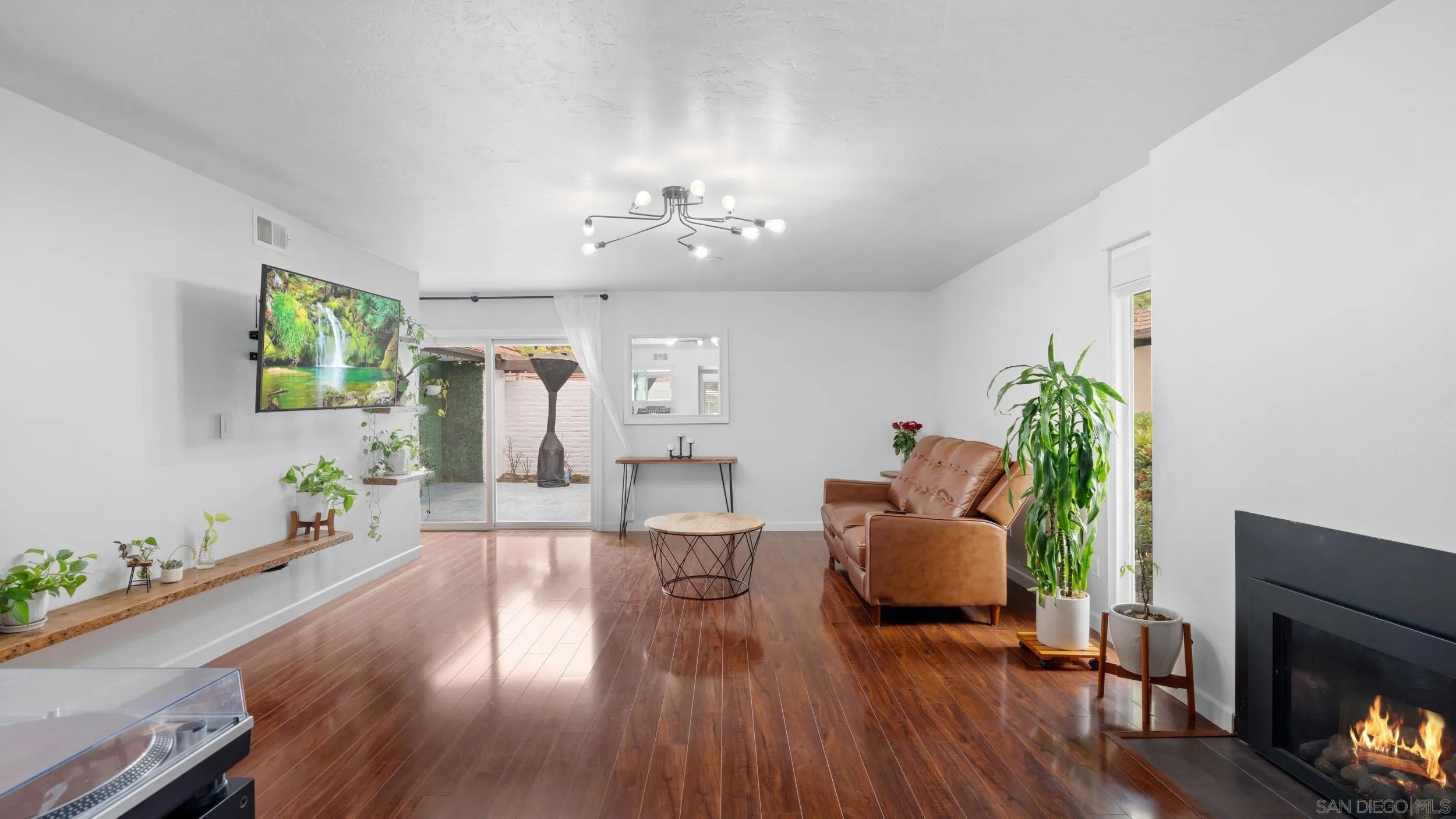 Browse active condo listings in COLLWOOD GLEN