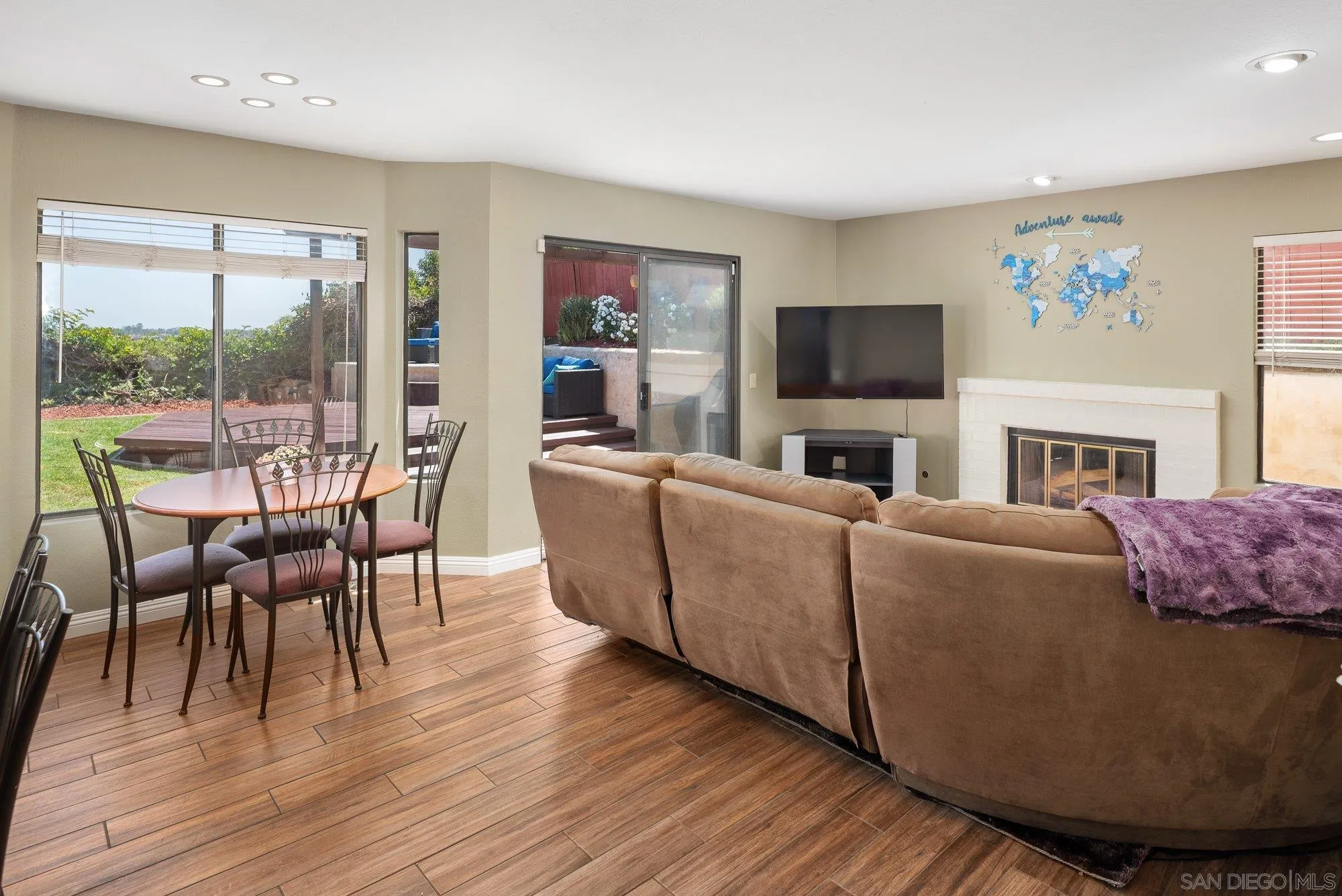 https://cdn.realtyfeed.com/cdn/127/250027505/9c21c92c2c3e177fce96ba199ee75c34.webp