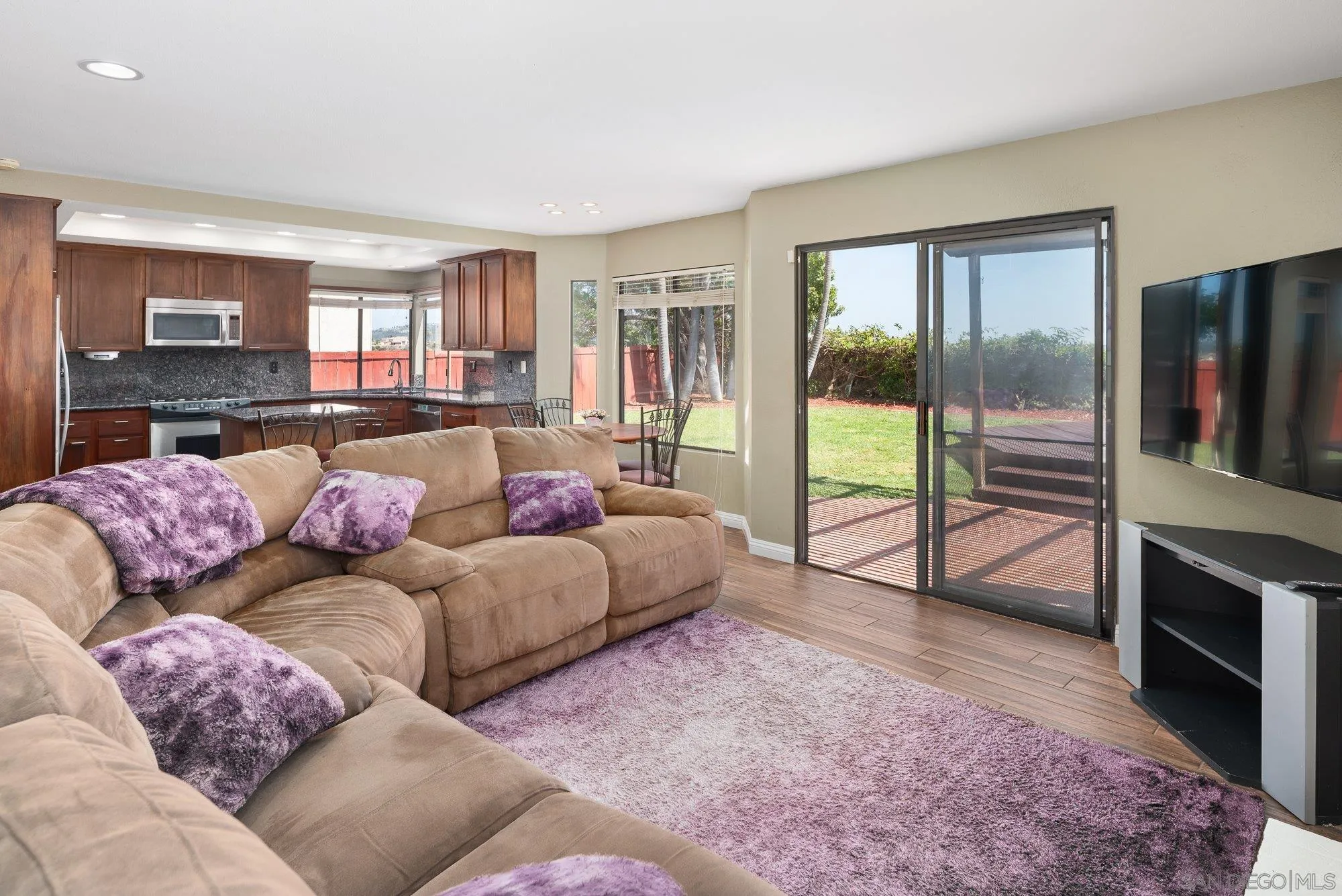 https://cdn.realtyfeed.com/cdn/127/250027505/ffc1d4694a2450b2f8f58306b96ee127.webp