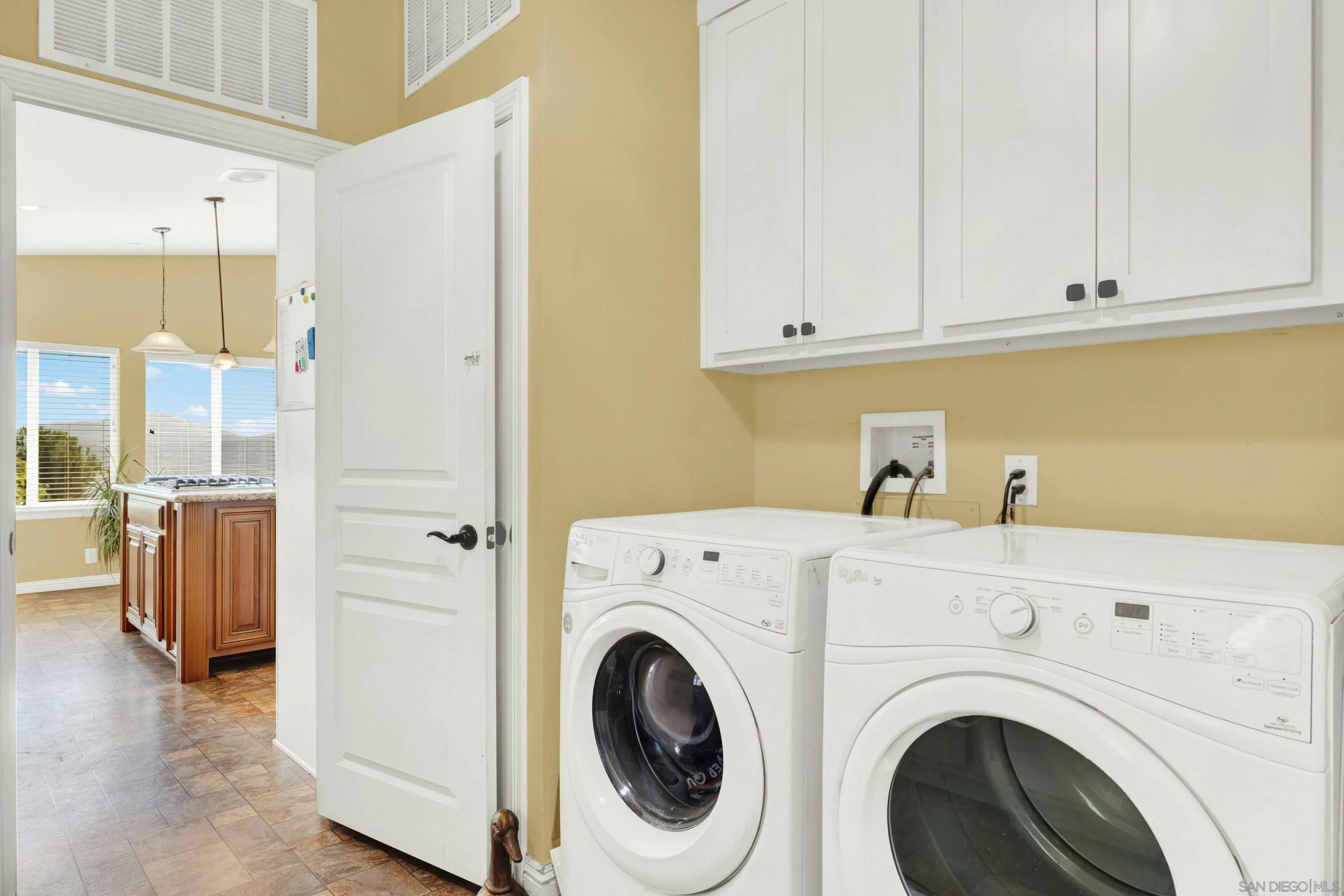 https://cdn.realtyfeed.com/cdn/127/250027550/004c77a15513772528f2e1e8b1ef7e0c.webp