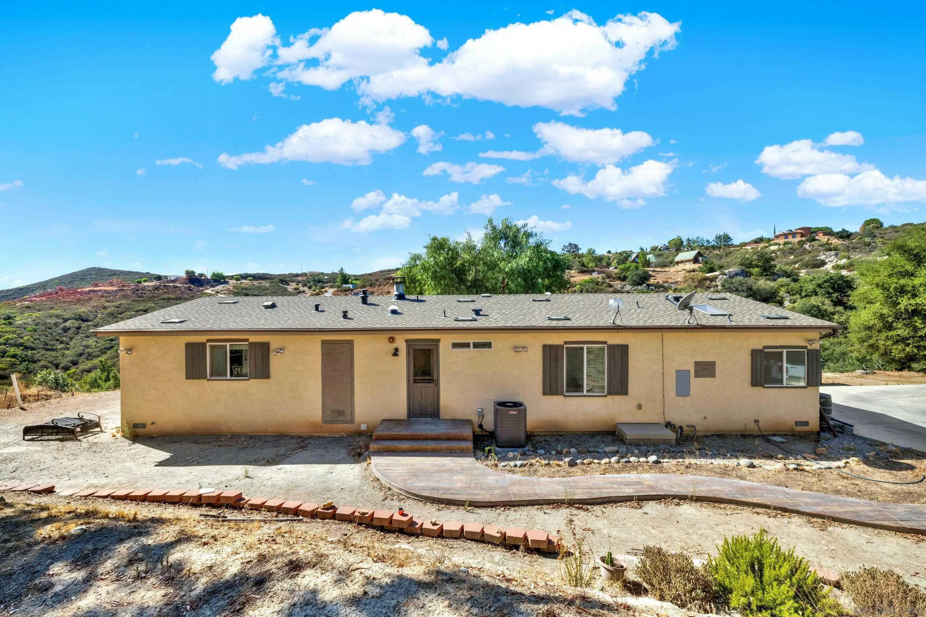 https://cdn.realtyfeed.com/cdn/127/250027550/09c7a7c5b4a8443859a14377be65a912.webp